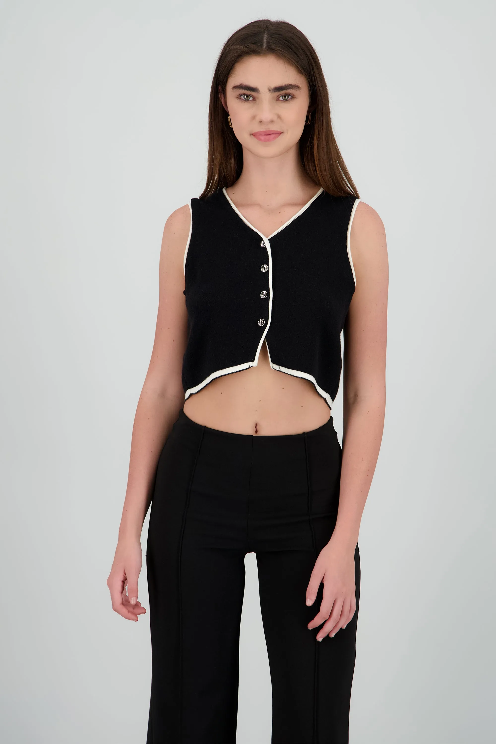 Chaleco tejido botones detalle contraste sold by Shasa product image thumbnail 2