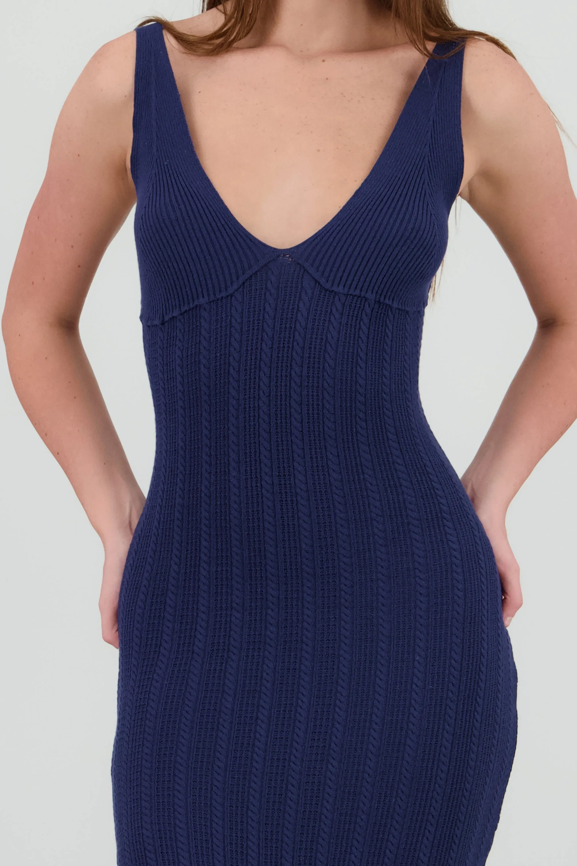 Vestido maxi cuello V sold by Shasa product image thumbnail 5