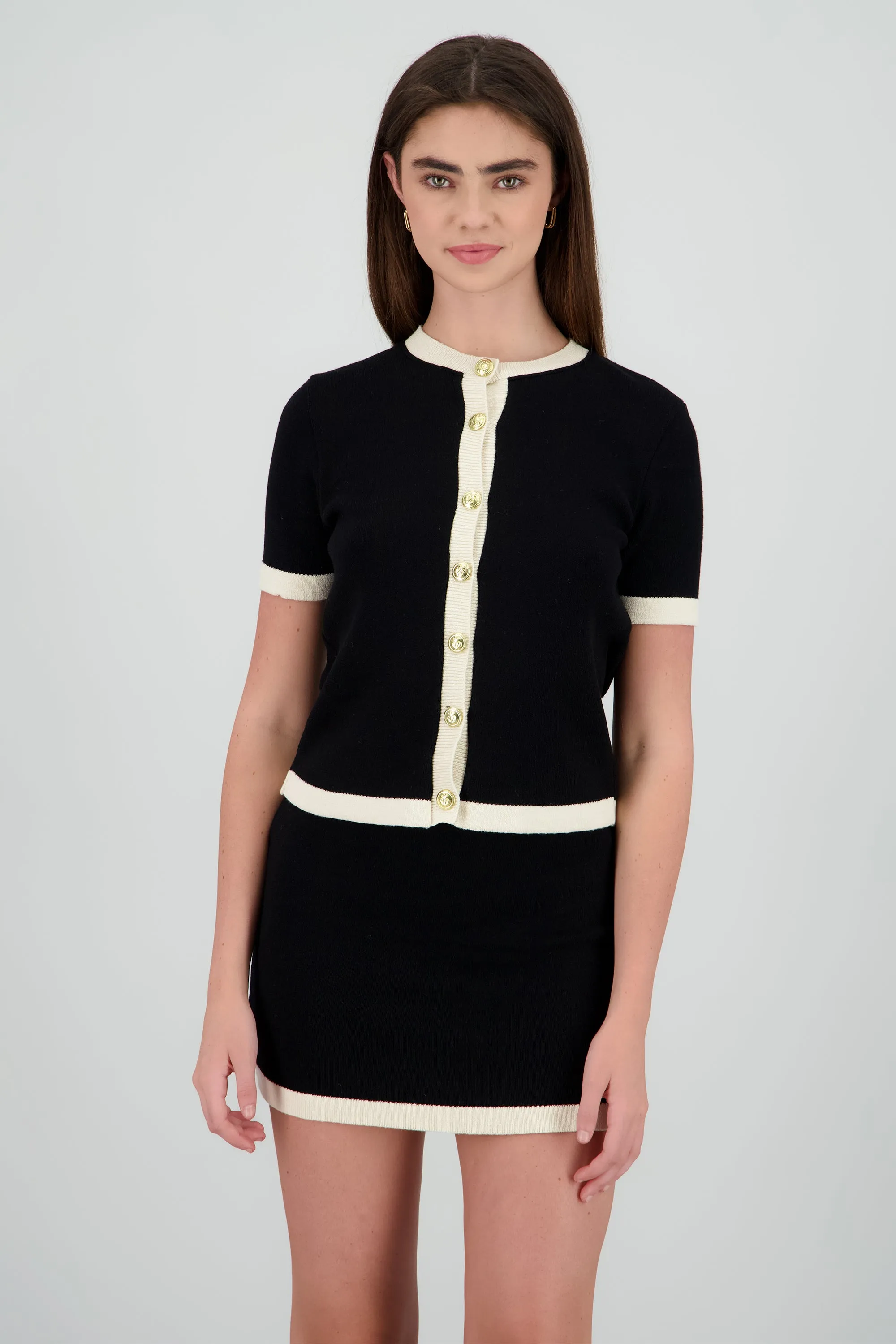 Knit cardigan detalle botones contraste sold by Shasa