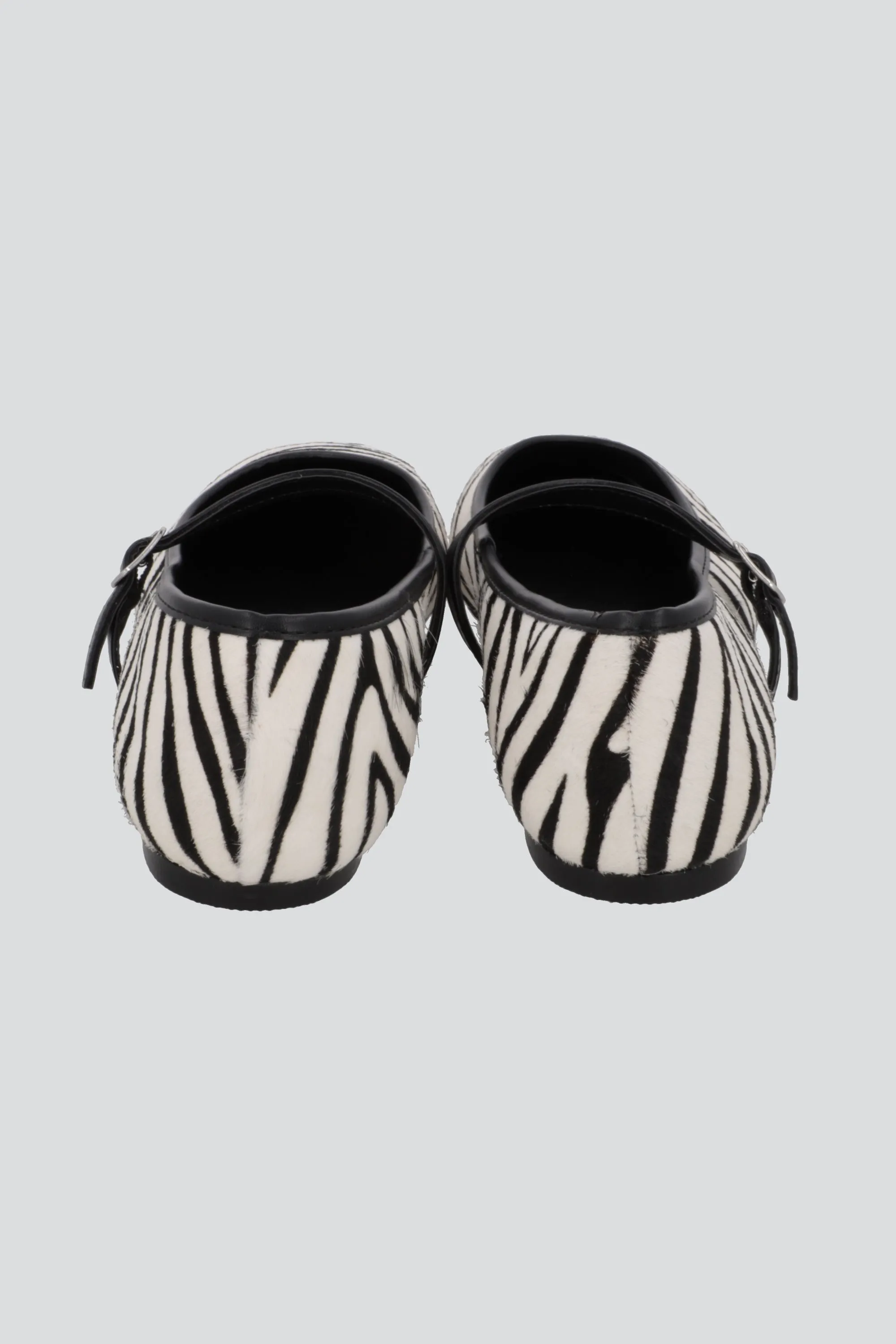 Flat animal print piel sold by Shasa product image thumbnail 4