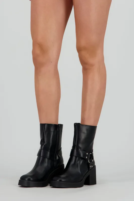 Botin biker hebilla redonda tacon bajo sold by Shasa