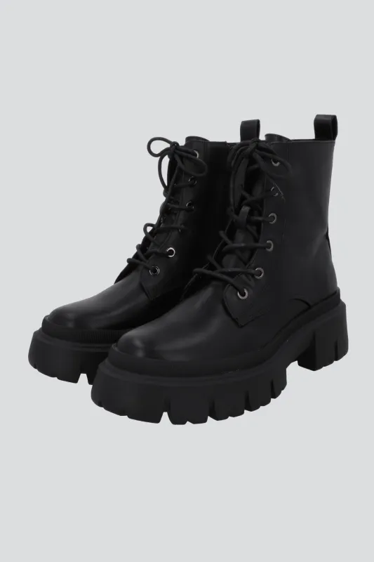 Botin combat sencillo agujetas sold by Shasa