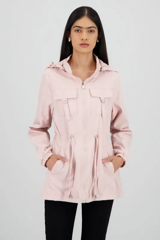 Gabardina corta tipo impermeable sold by Shasa