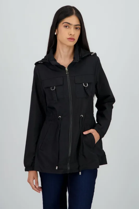 Gabardina corta tipo impermeable sold by Shasa