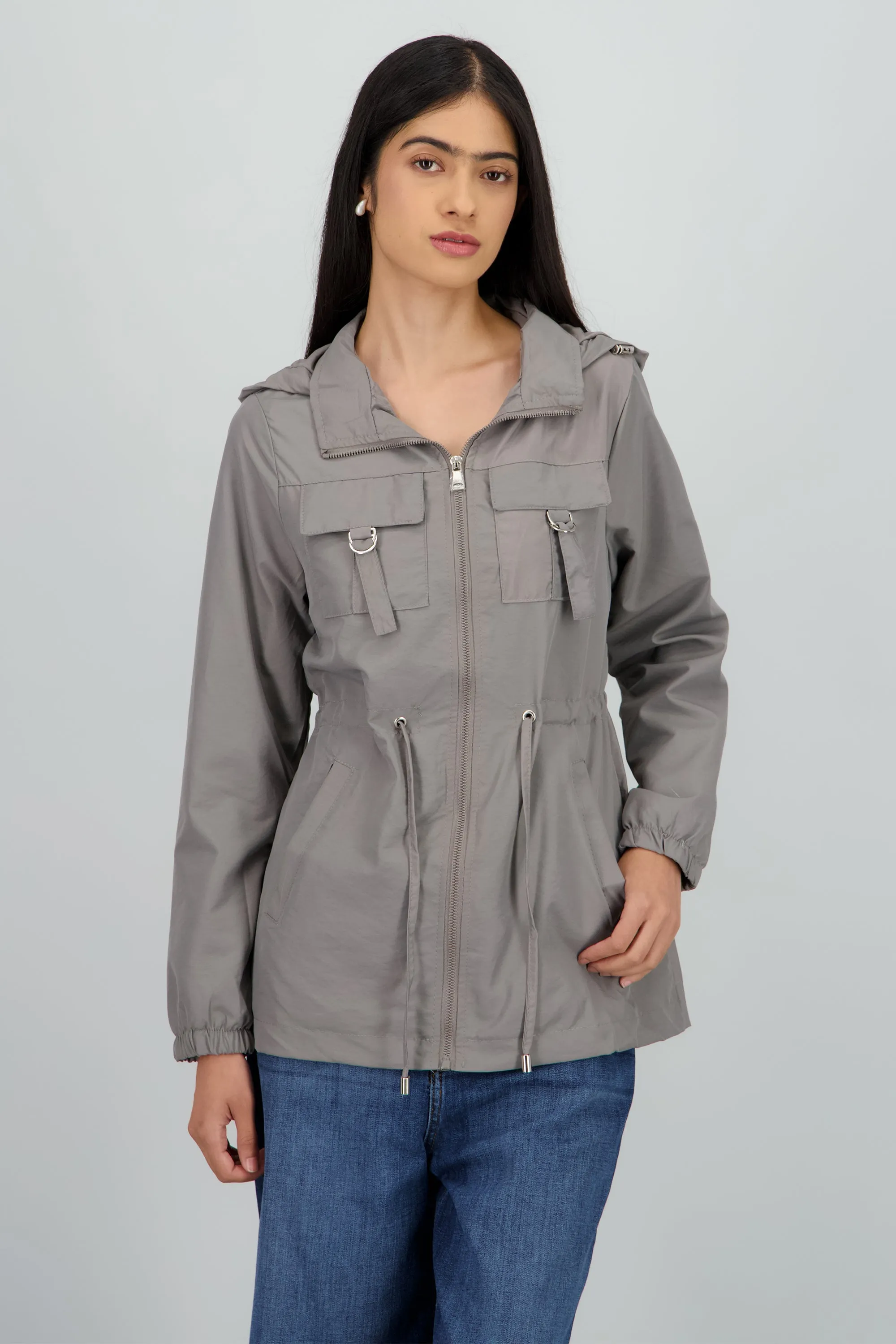 Gabardina corta tipo impermeable sold by Shasa