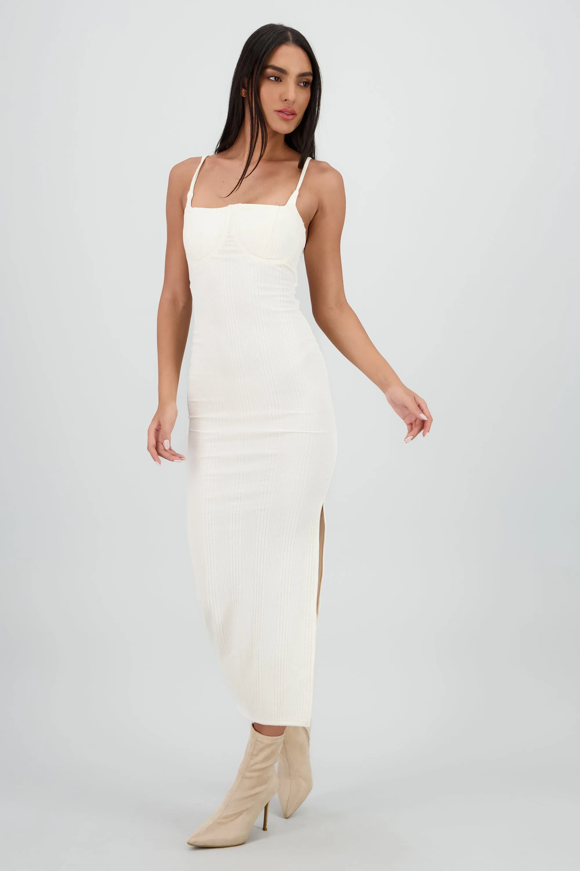 Vestido maxi textura sold by Shasa