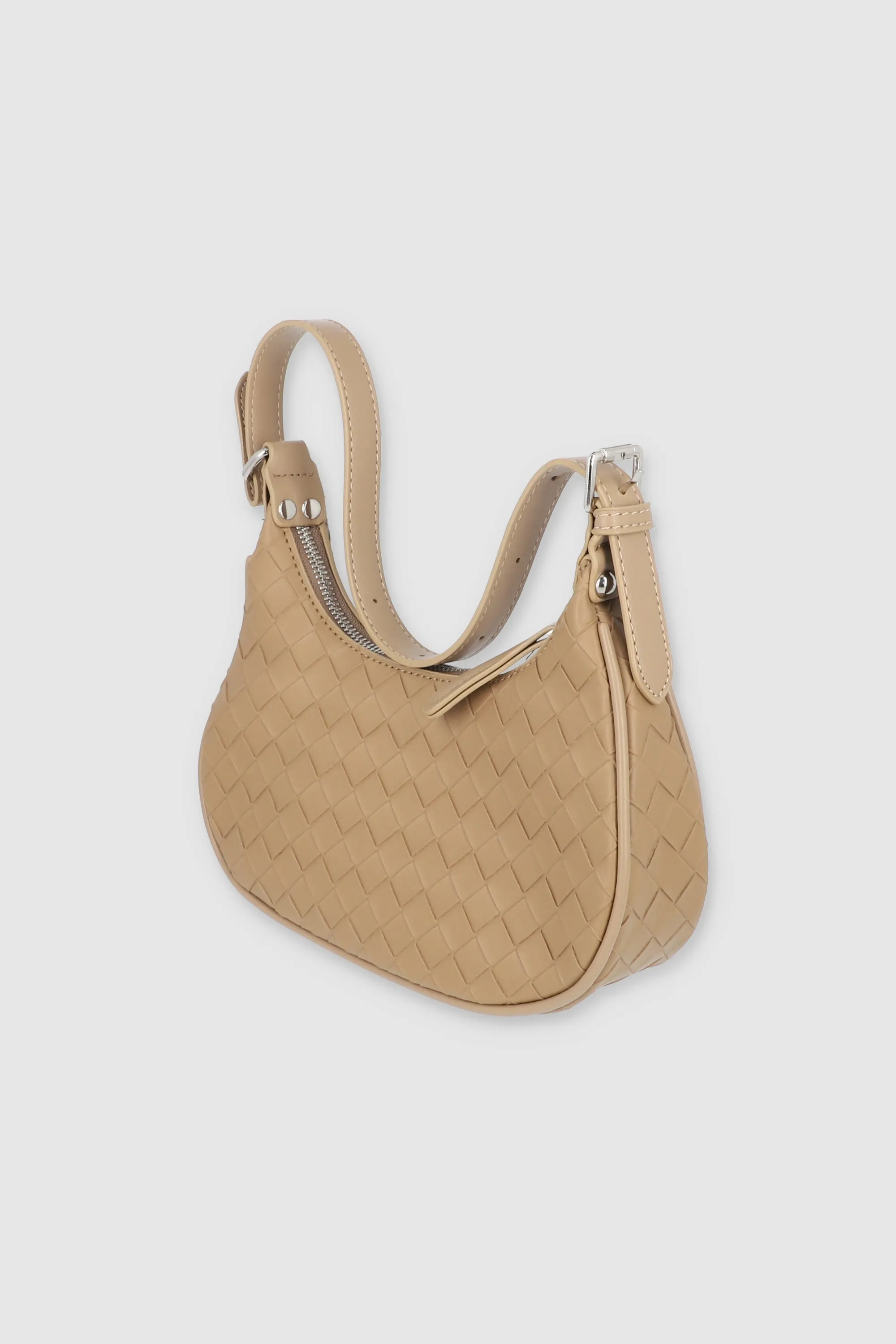 Bolsa baguette entrelazada sold by Shasa