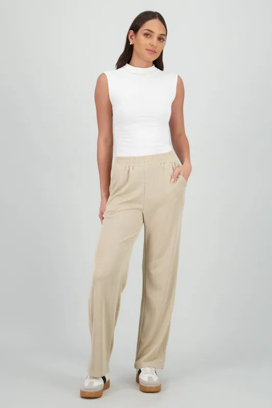 Pantalon textura con bolsas sold by Shasa