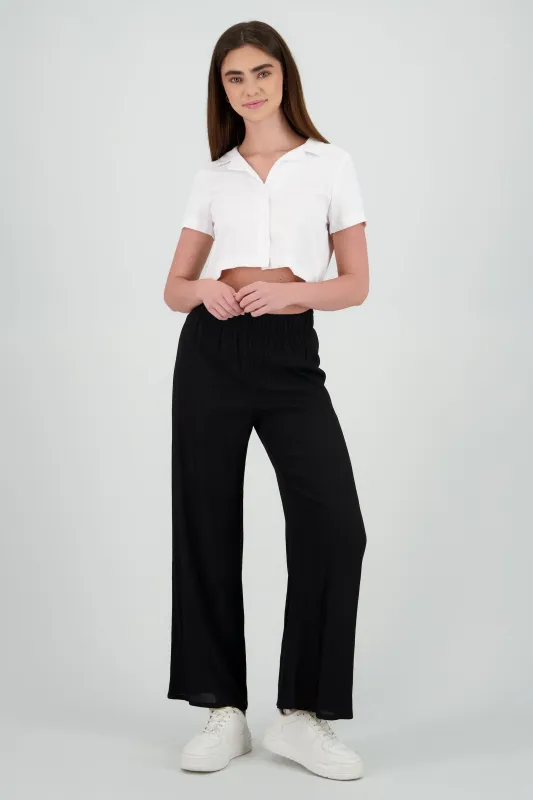 Pantalon amplio textura sold by Shasa