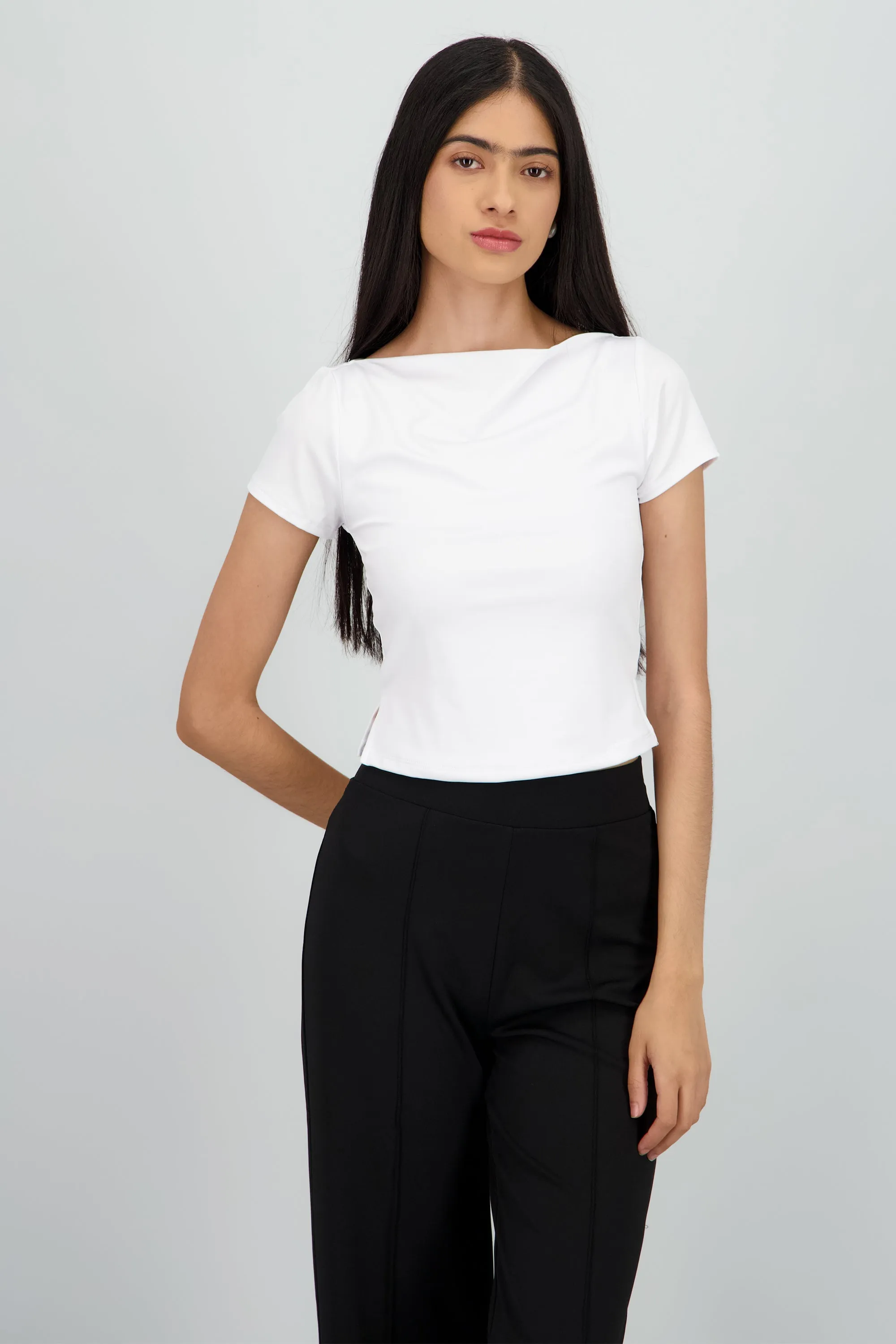 Top escote barco manga corta sold by Shasa