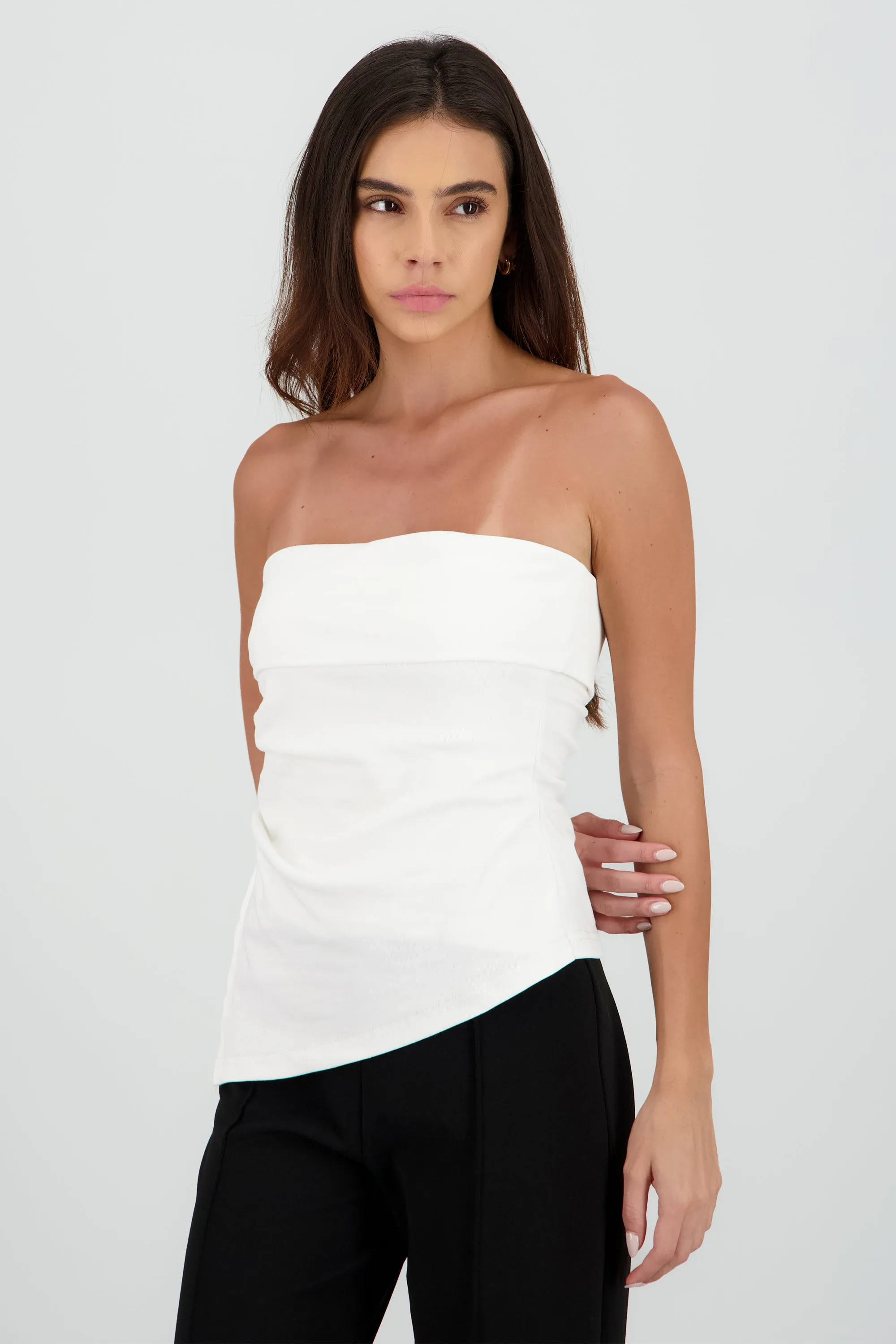 Top bandeau dobladillo detalle asimetrico sold by Shasa product image thumbnail 2