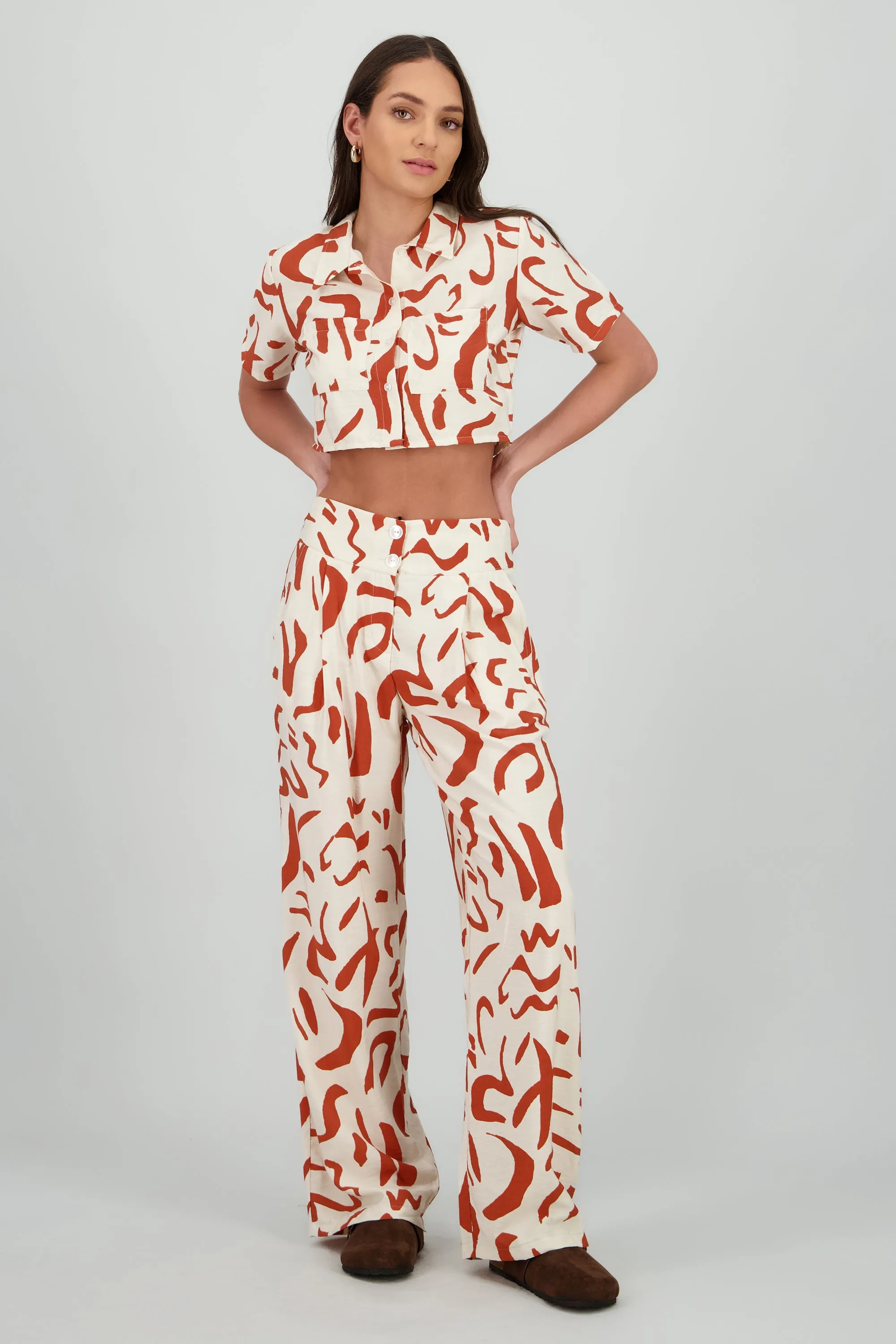 Pantalon pretina ancha estampado geometrico sold by Shasa