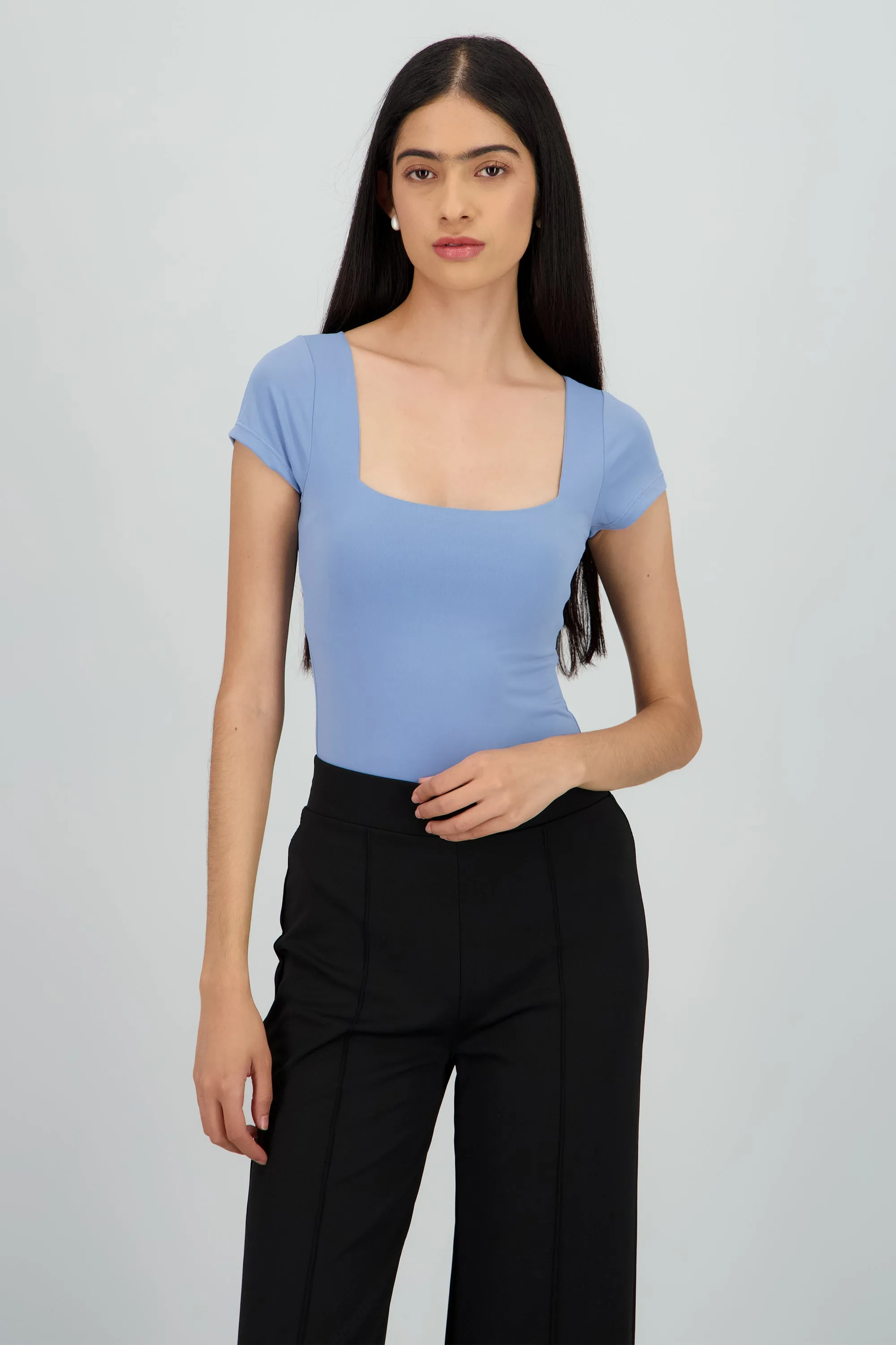 Body manga corta escote cuadrado sold by Shasa