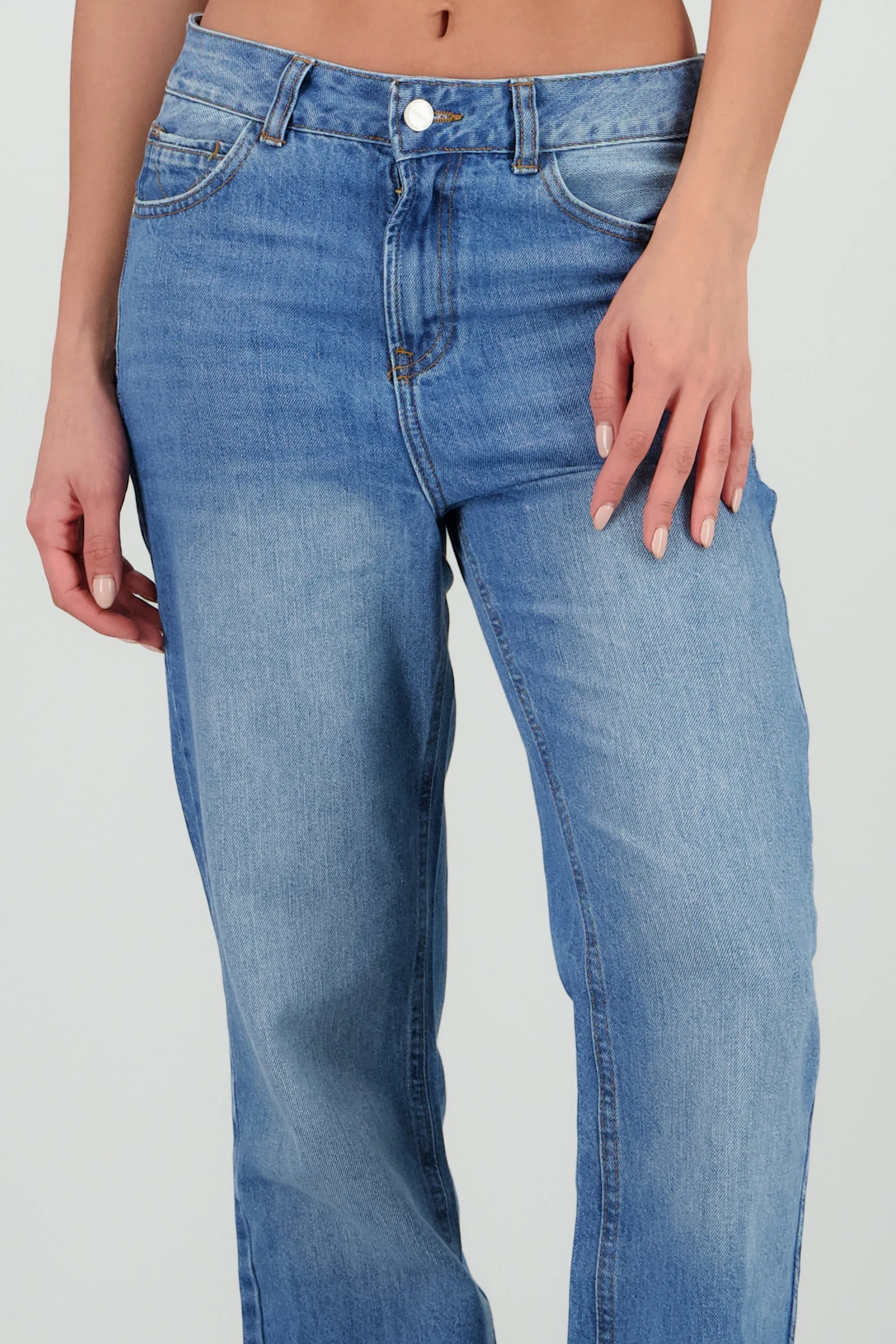 Jeans básicos straight sold by Shasa product image thumbnail 5