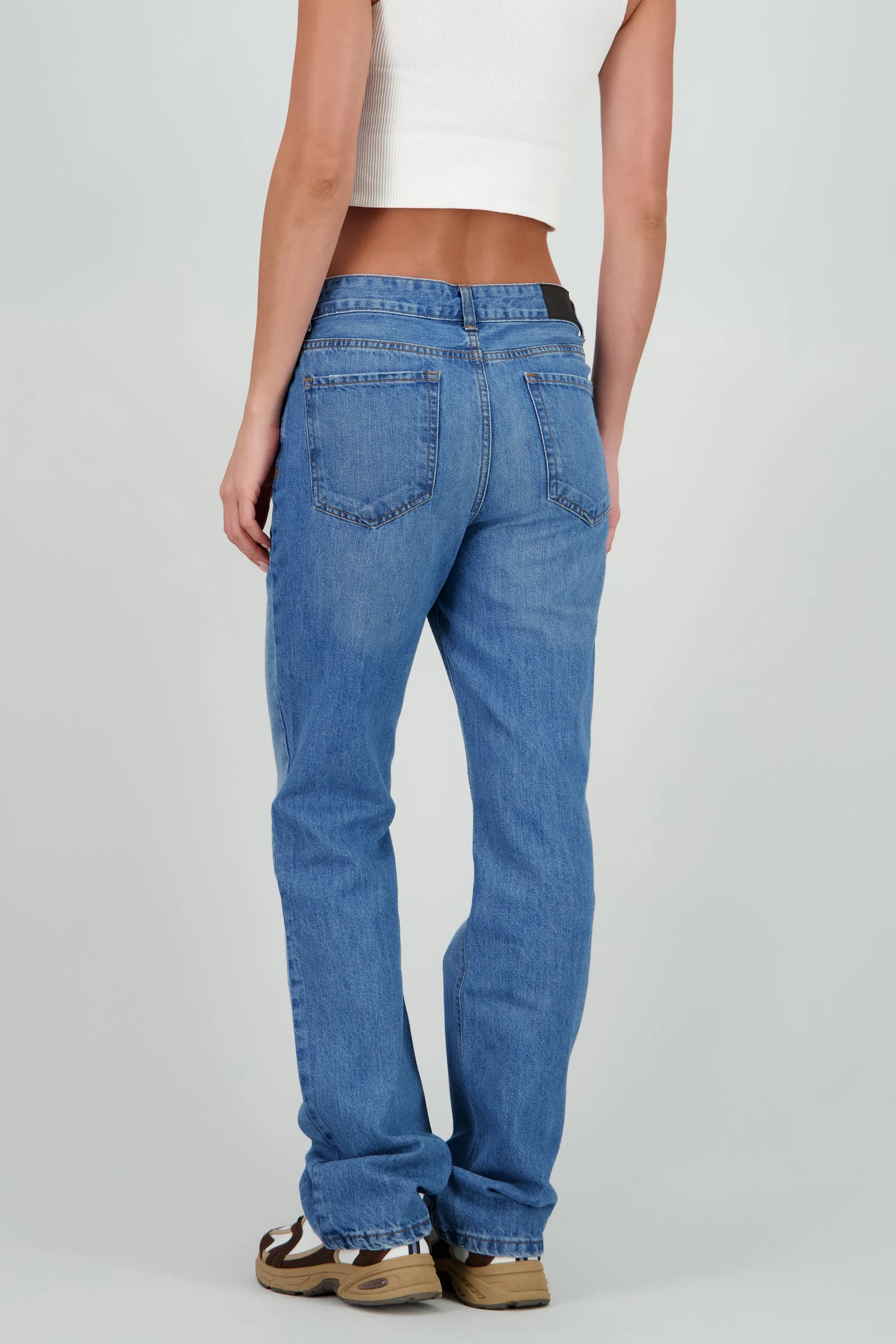 Jeans básicos straight sold by Shasa product image thumbnail 4