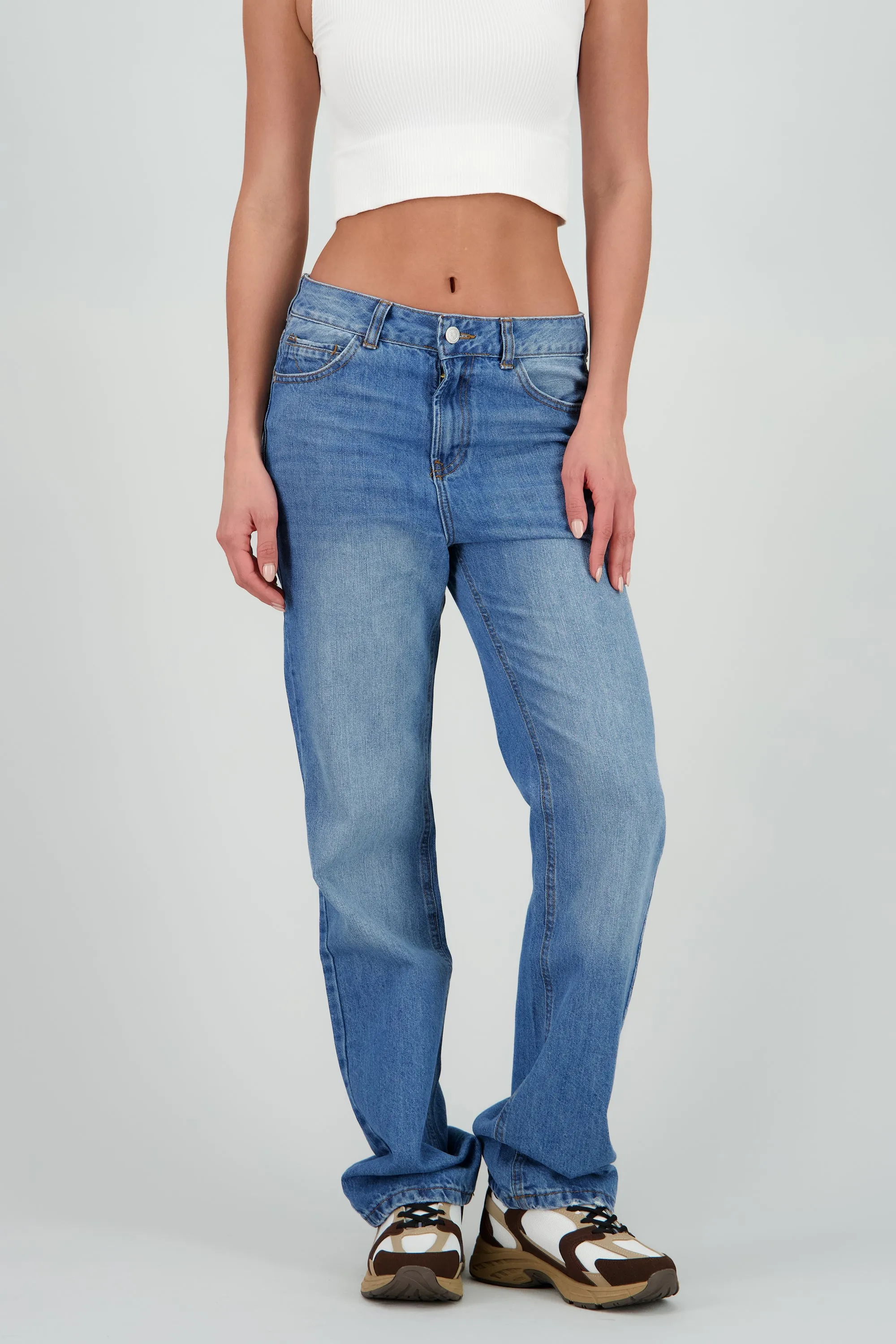 Jeans básicos straight sold by Shasa product image thumbnail 2