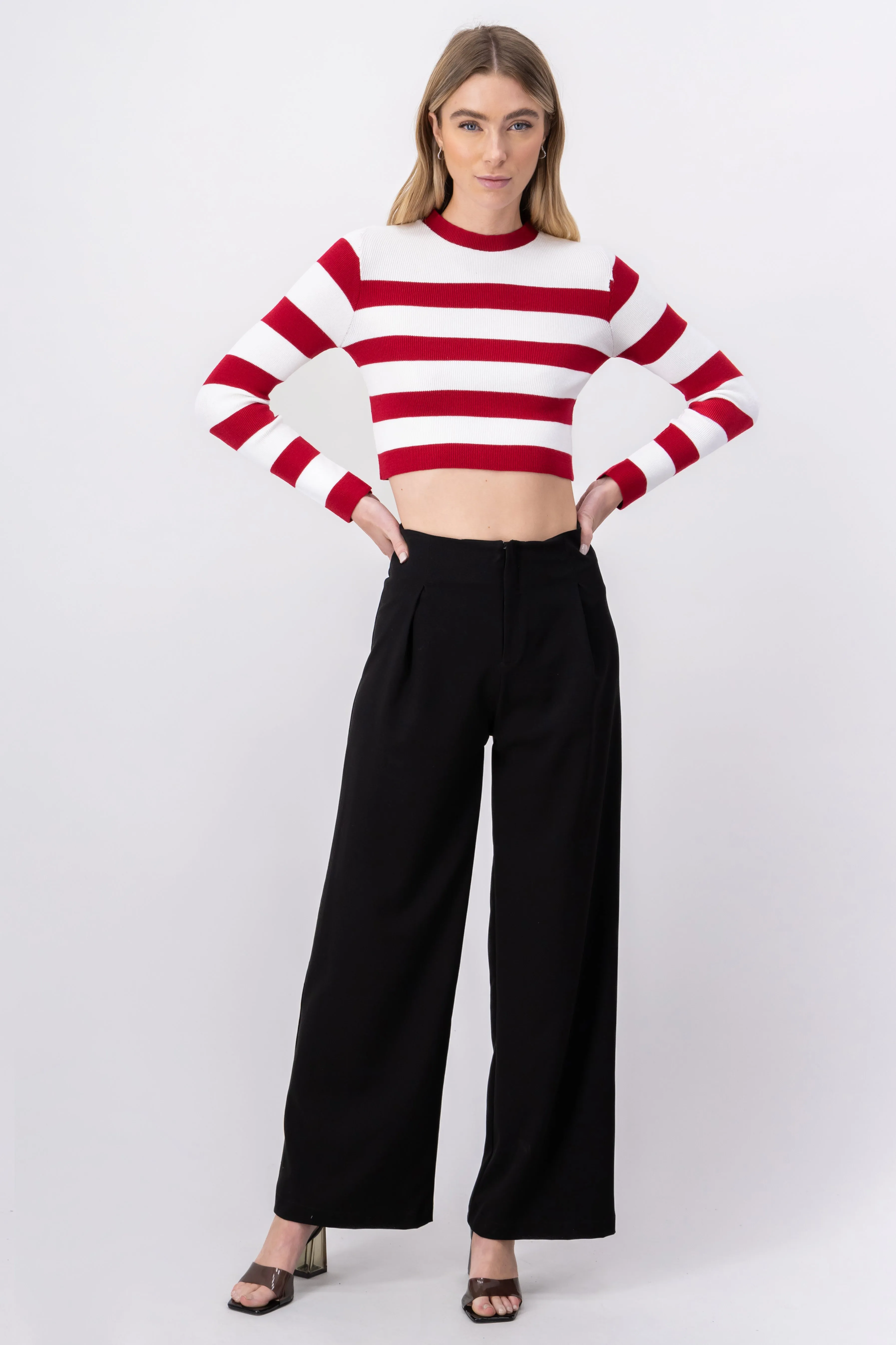 Pantalón liso pinzas sold by Shasa