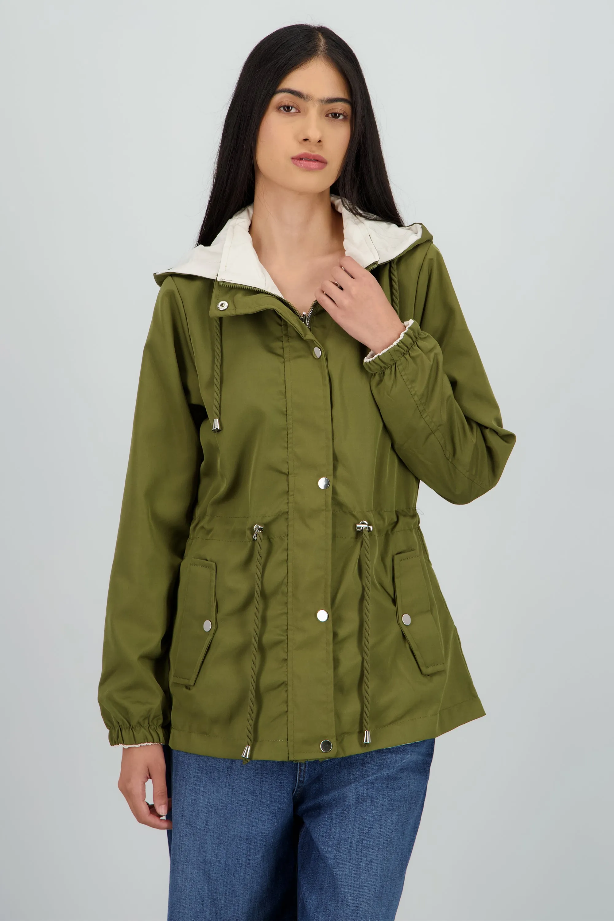 Gabardina tipo impermeable con jareta sold by Shasa