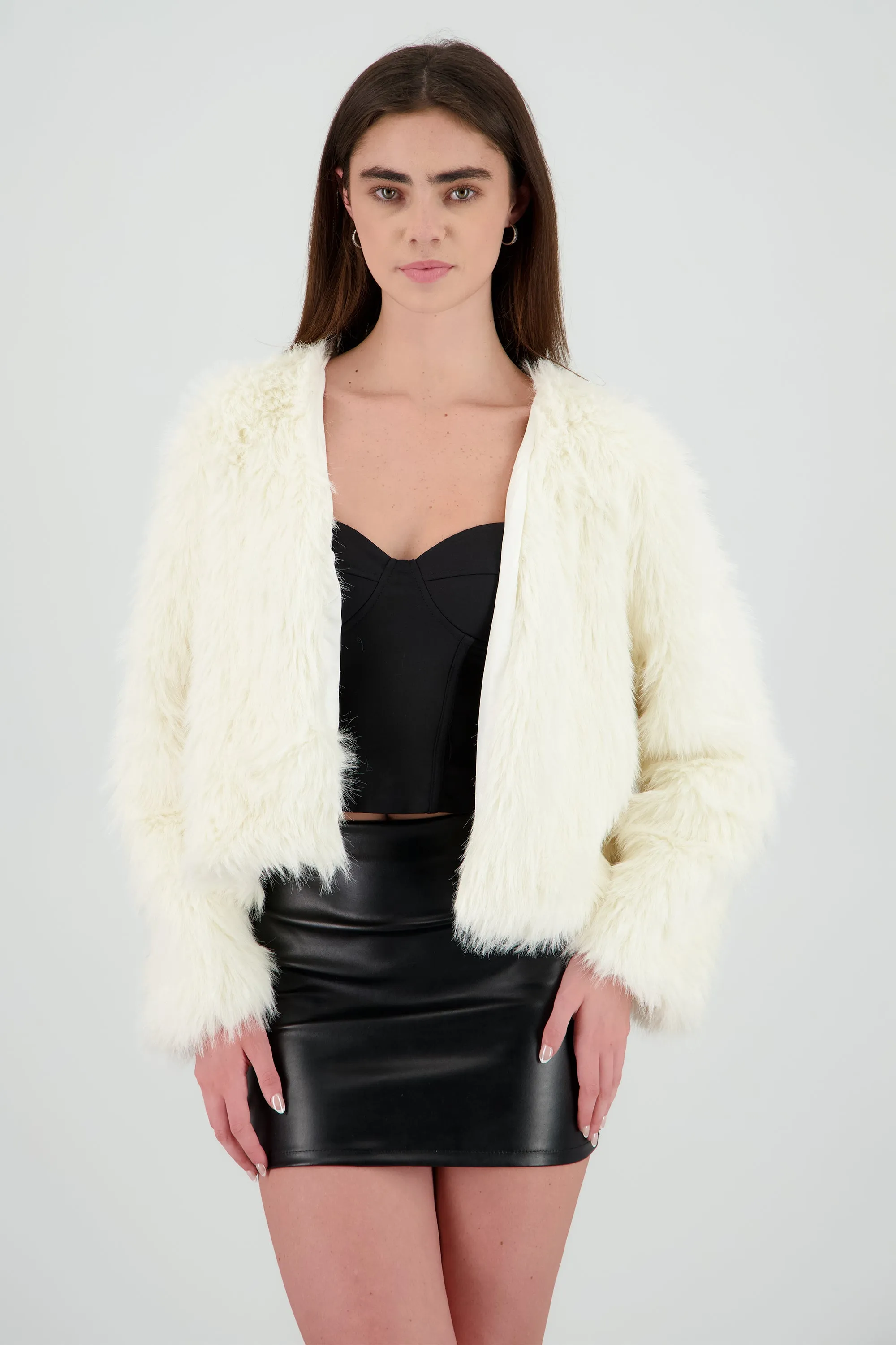 Abrigo tipo pelaje sold by Shasa