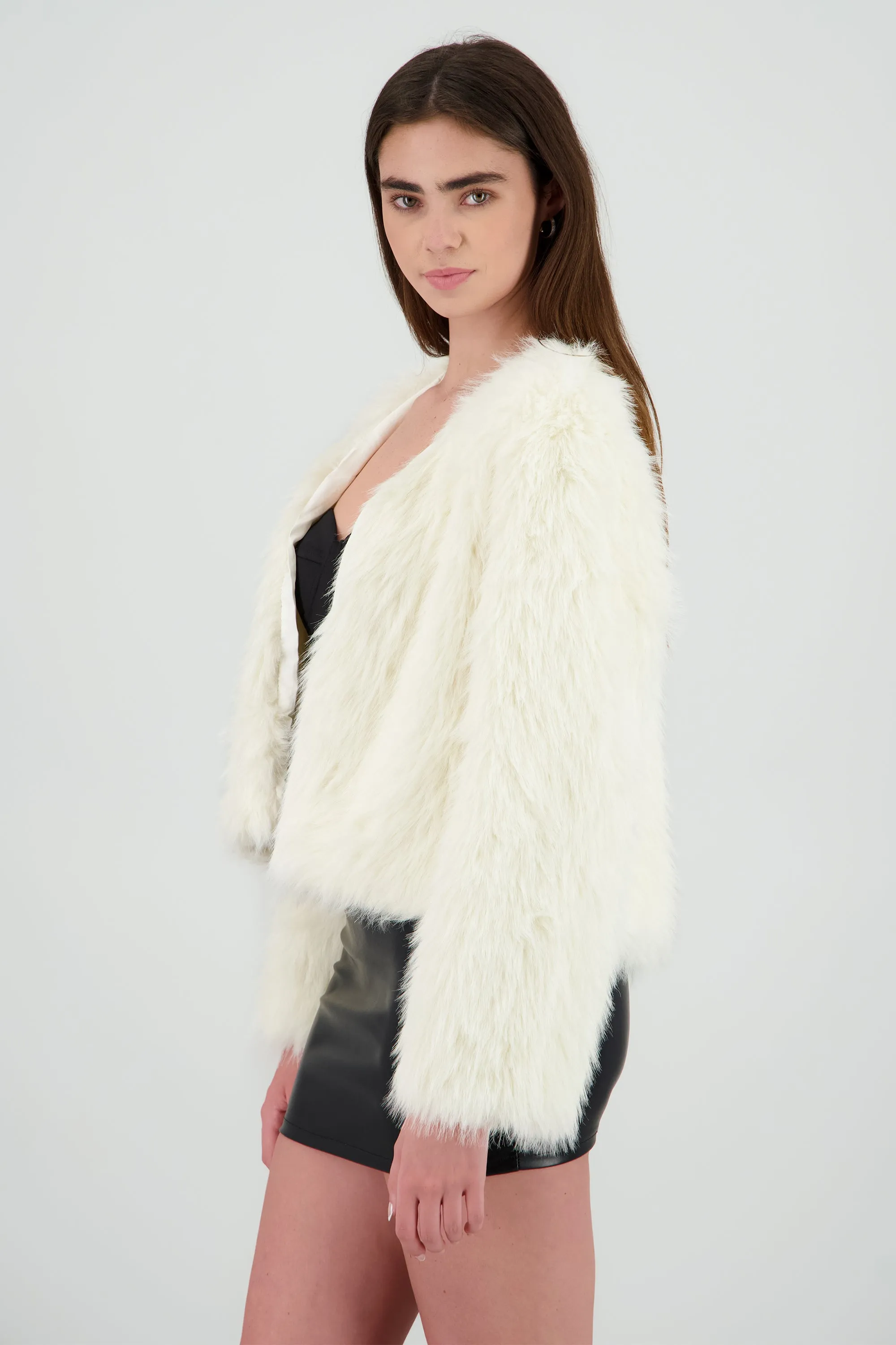 Abrigo tipo pelaje sold by Shasa product image thumbnail 3