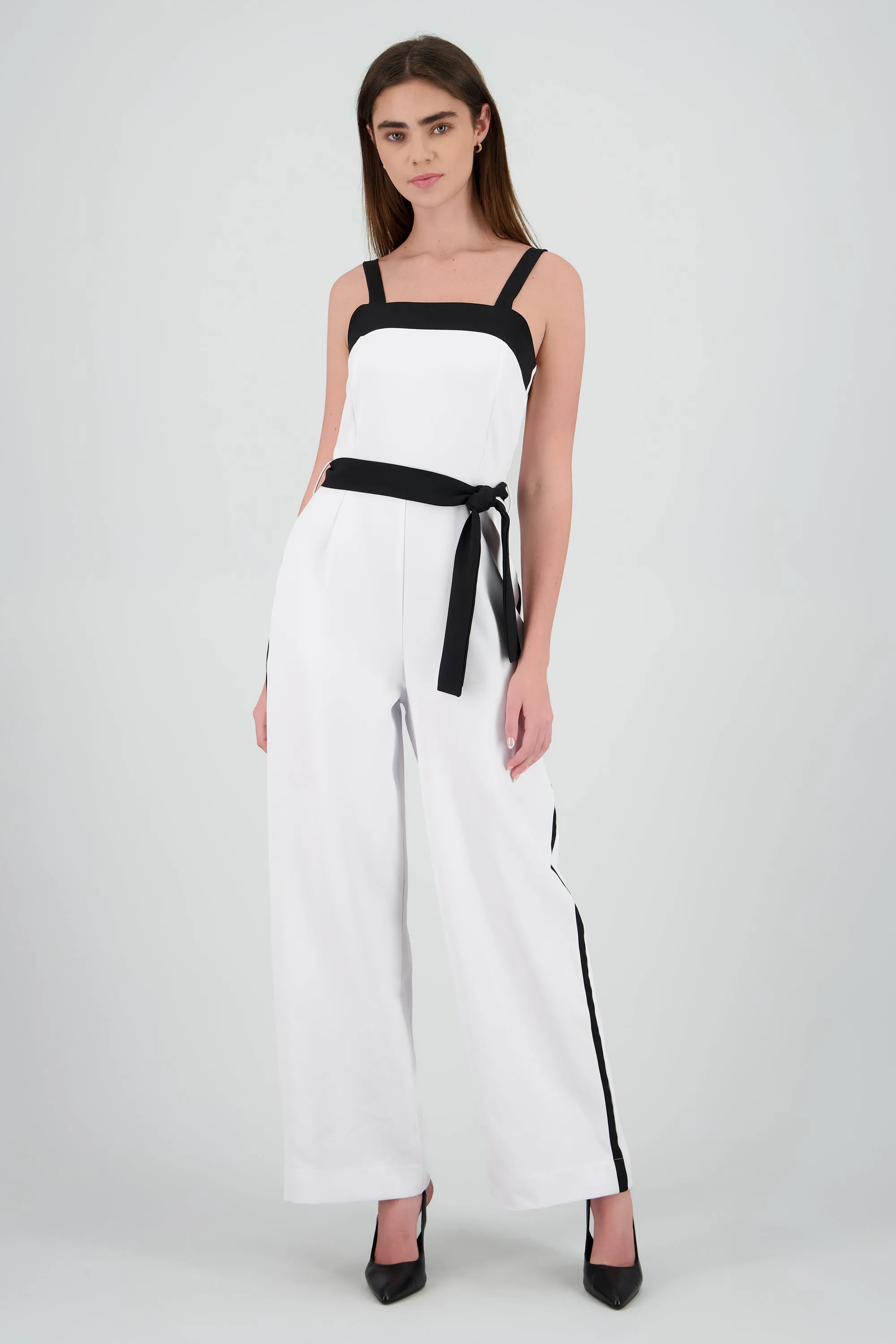 Jumpsuit escote cuadrado contraste sold by Shasa