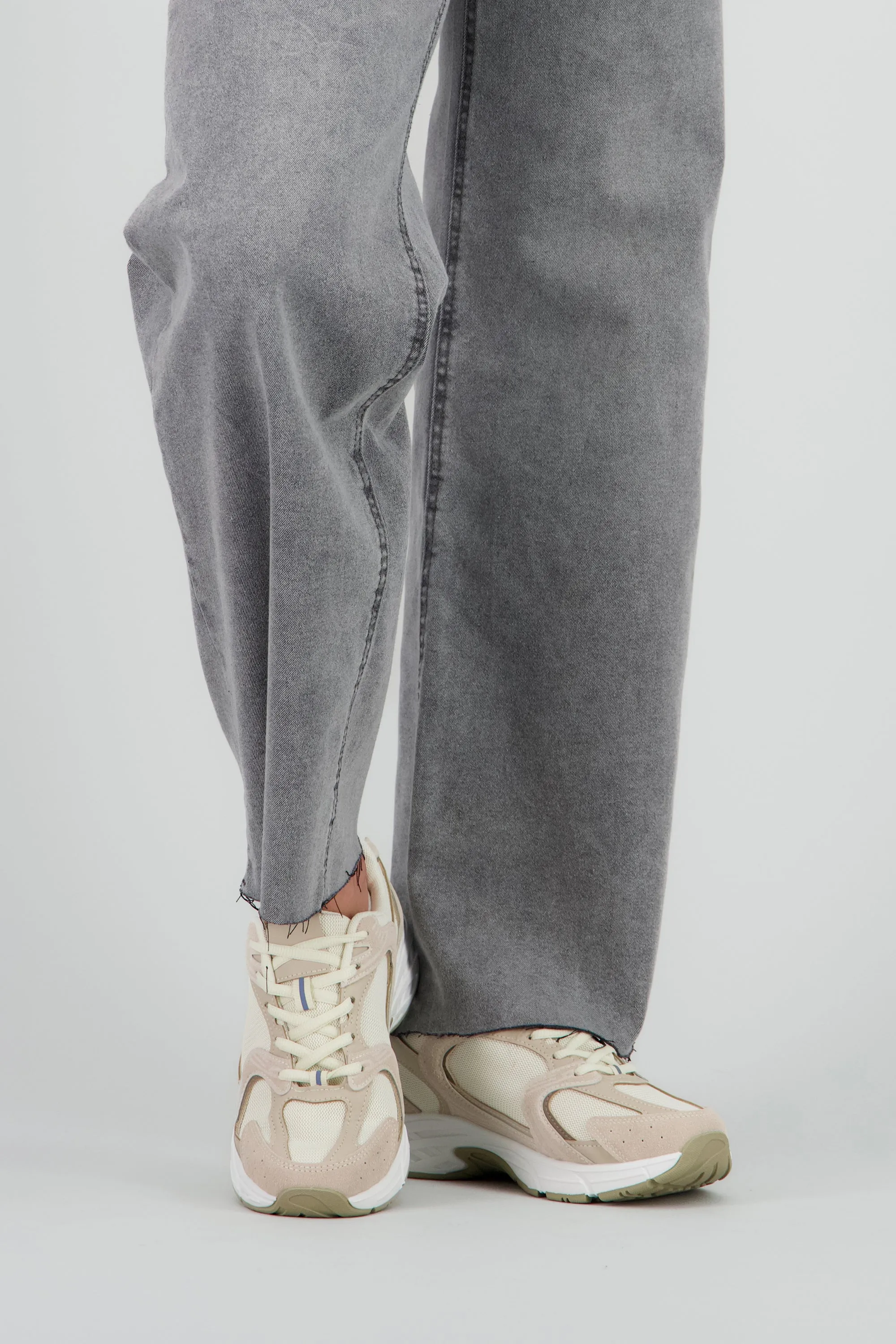 Tenis runner contraste texturas sold by Shasa product image thumbnail 2