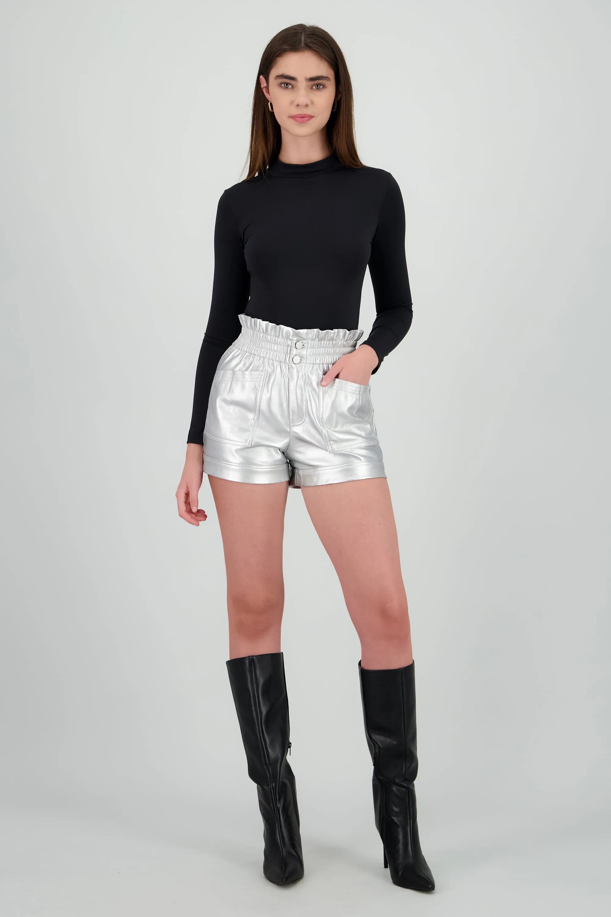 Short corto pu sold by Shasa