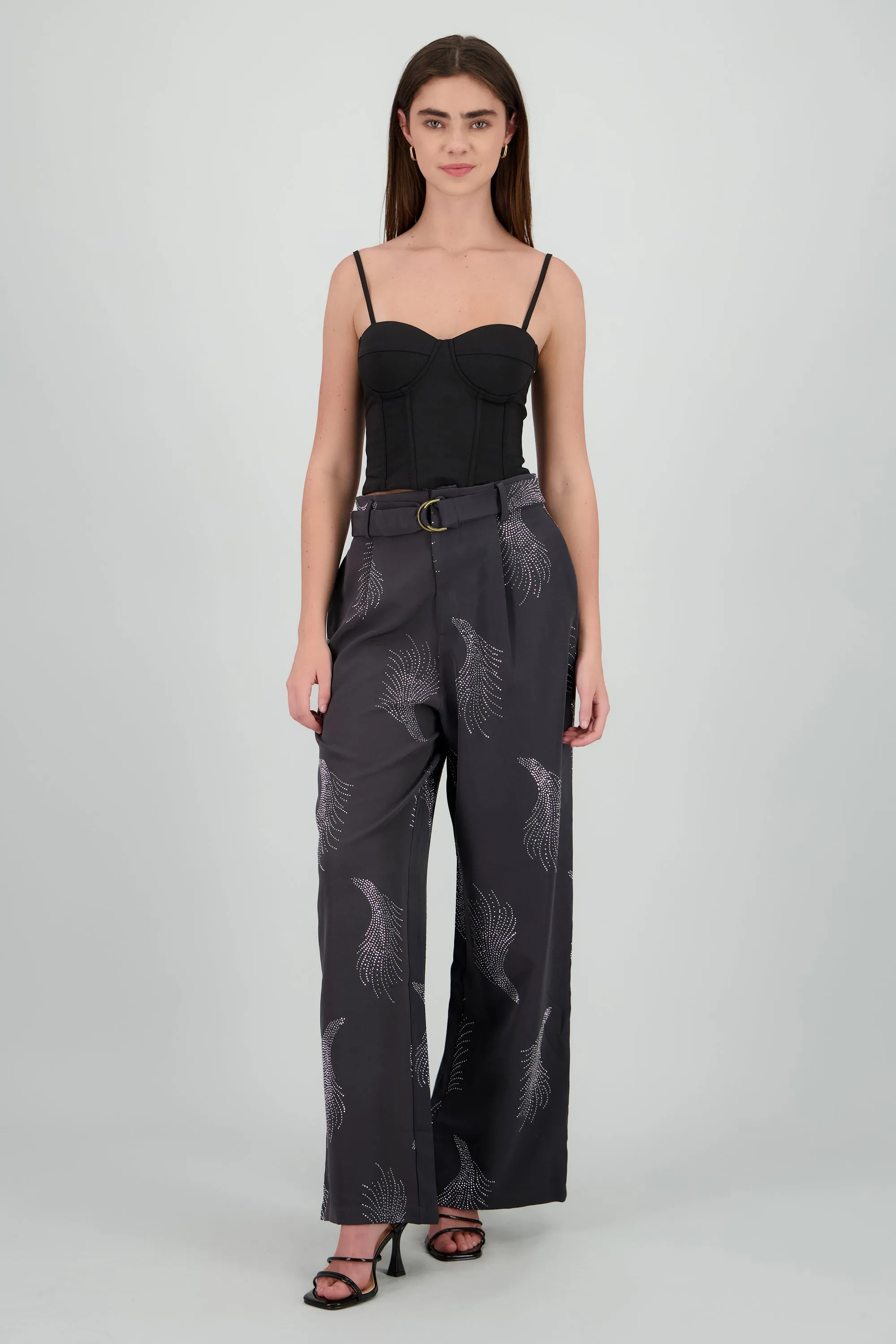 Pantalon amplio detalle brillos sold by Shasa