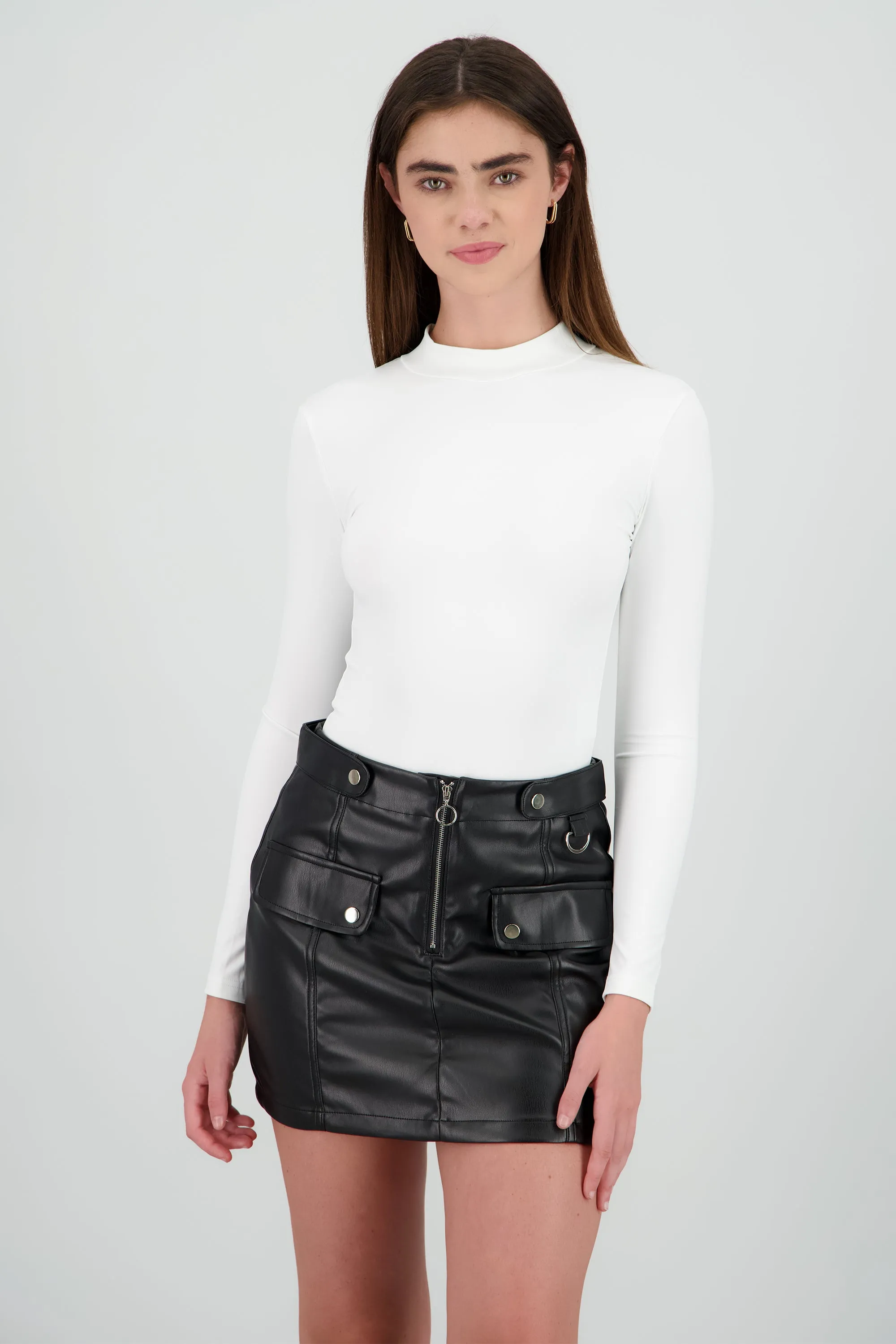 Bodysuit liso manga larga cuello alto sold by Shasa