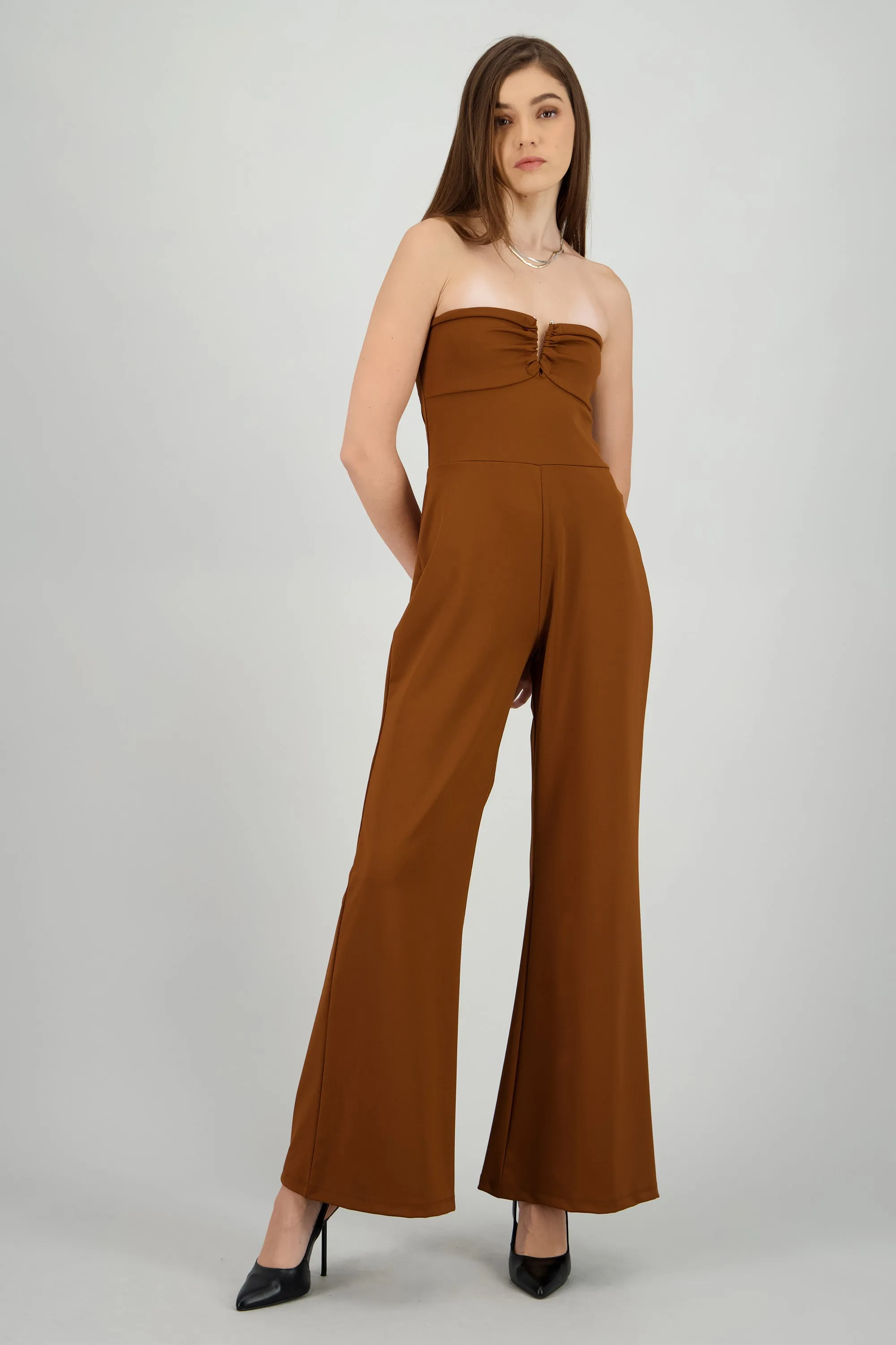 Jumpsuit strapless detalle fruncido sold by Shasa