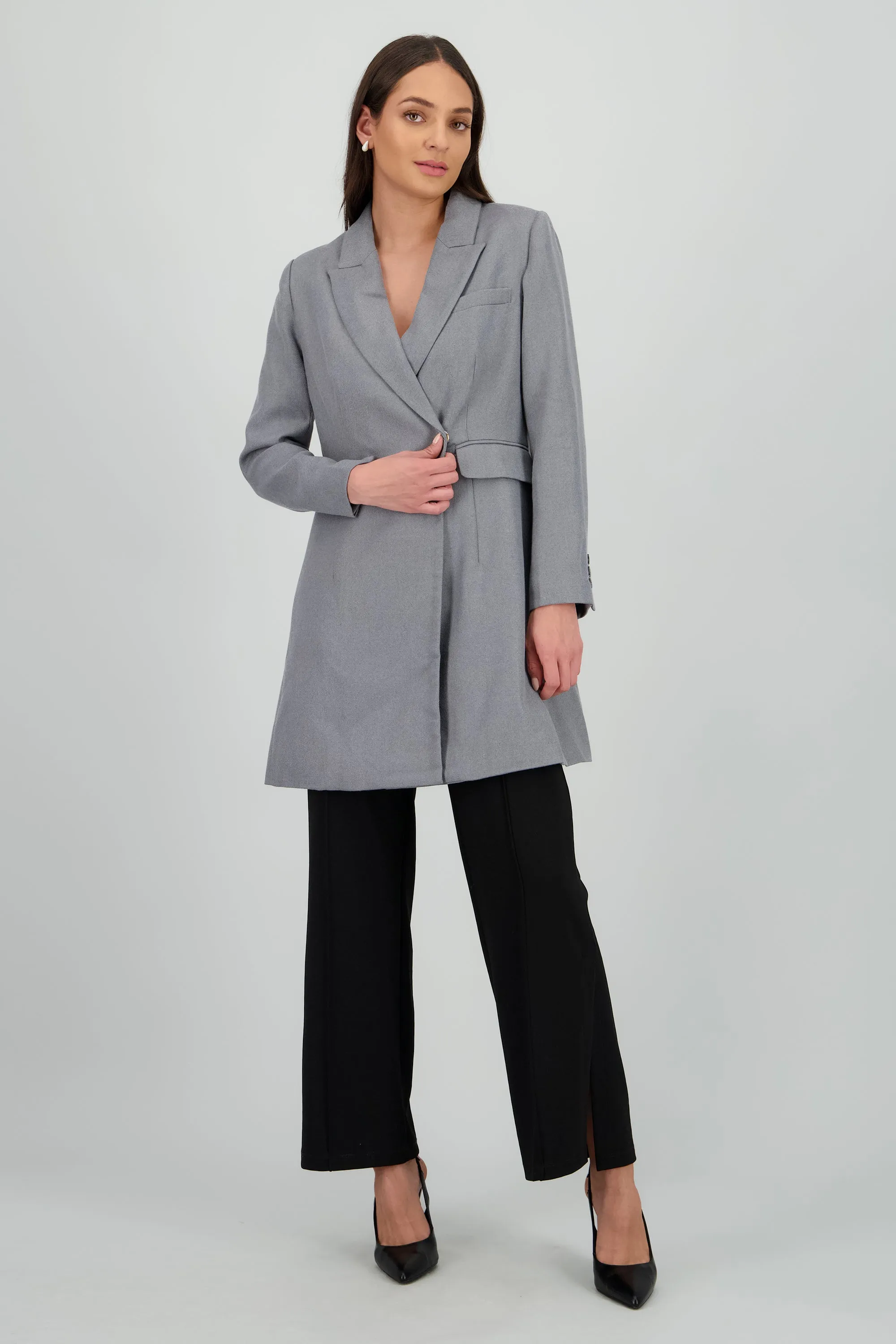 Gabardina boton detalle bolsas sold by Shasa