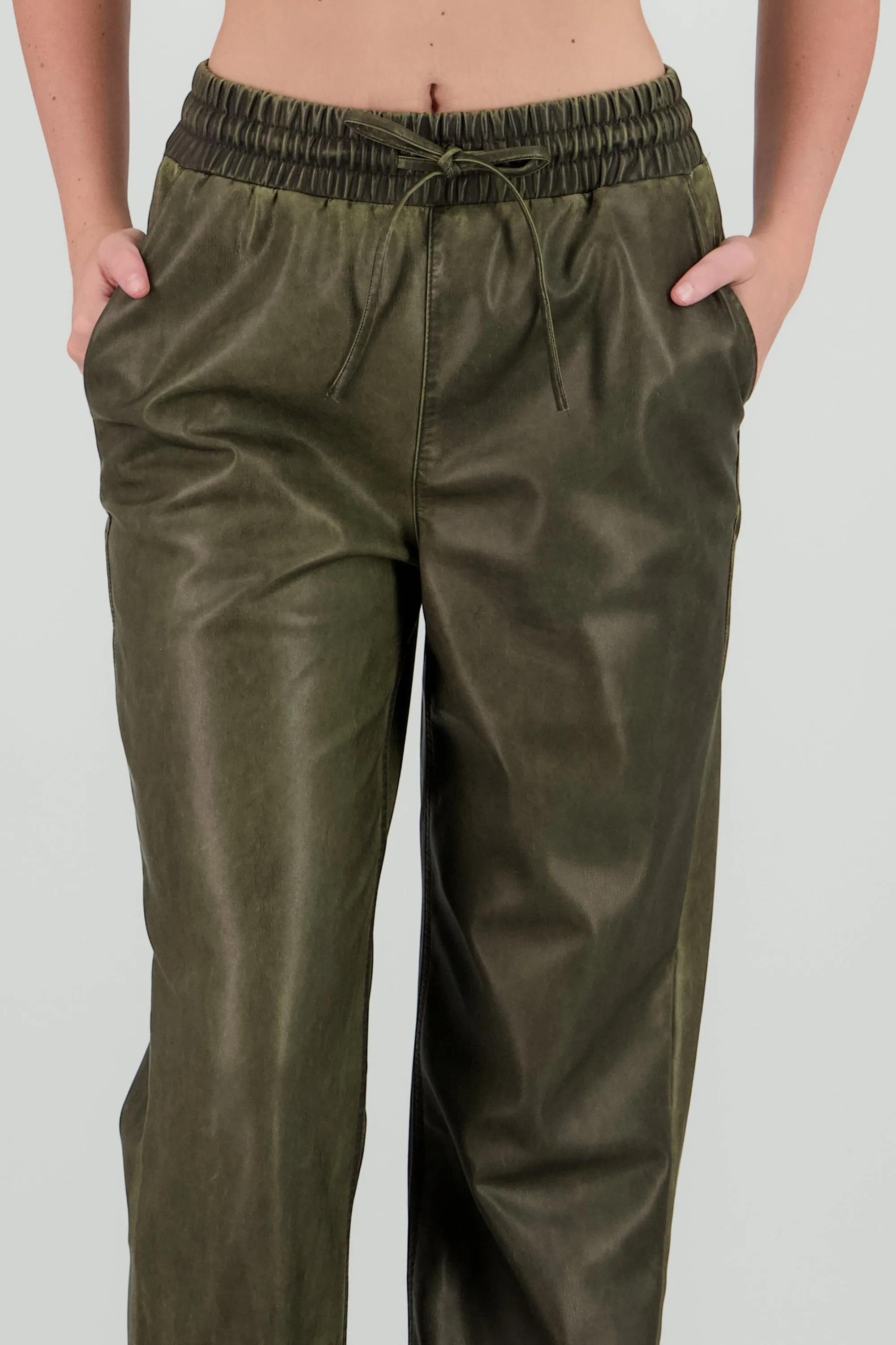Jogger pu detalle deslavado sold by Shasa product image thumbnail 5