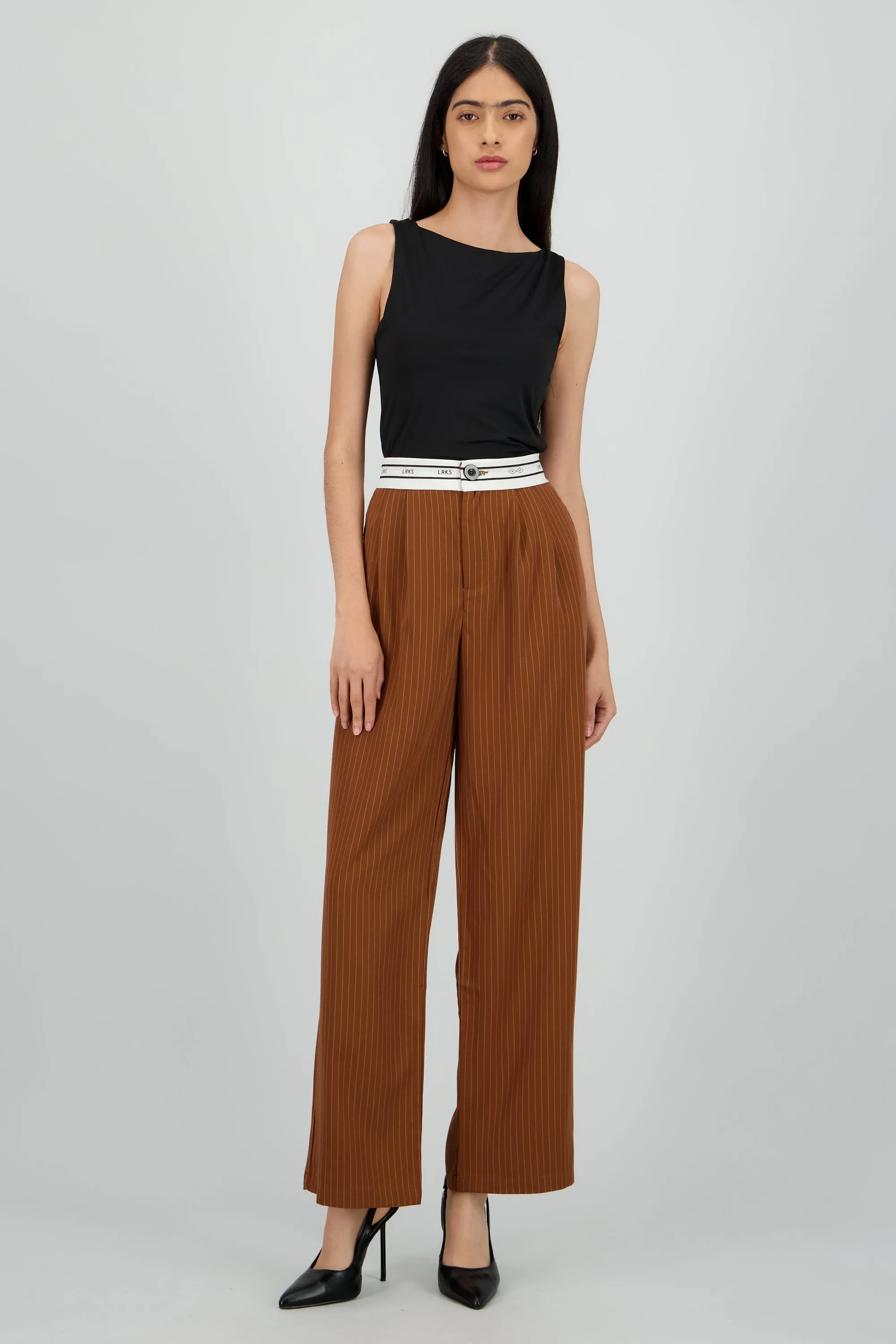 Pantalon amplio detalle pretina sold by Shasa