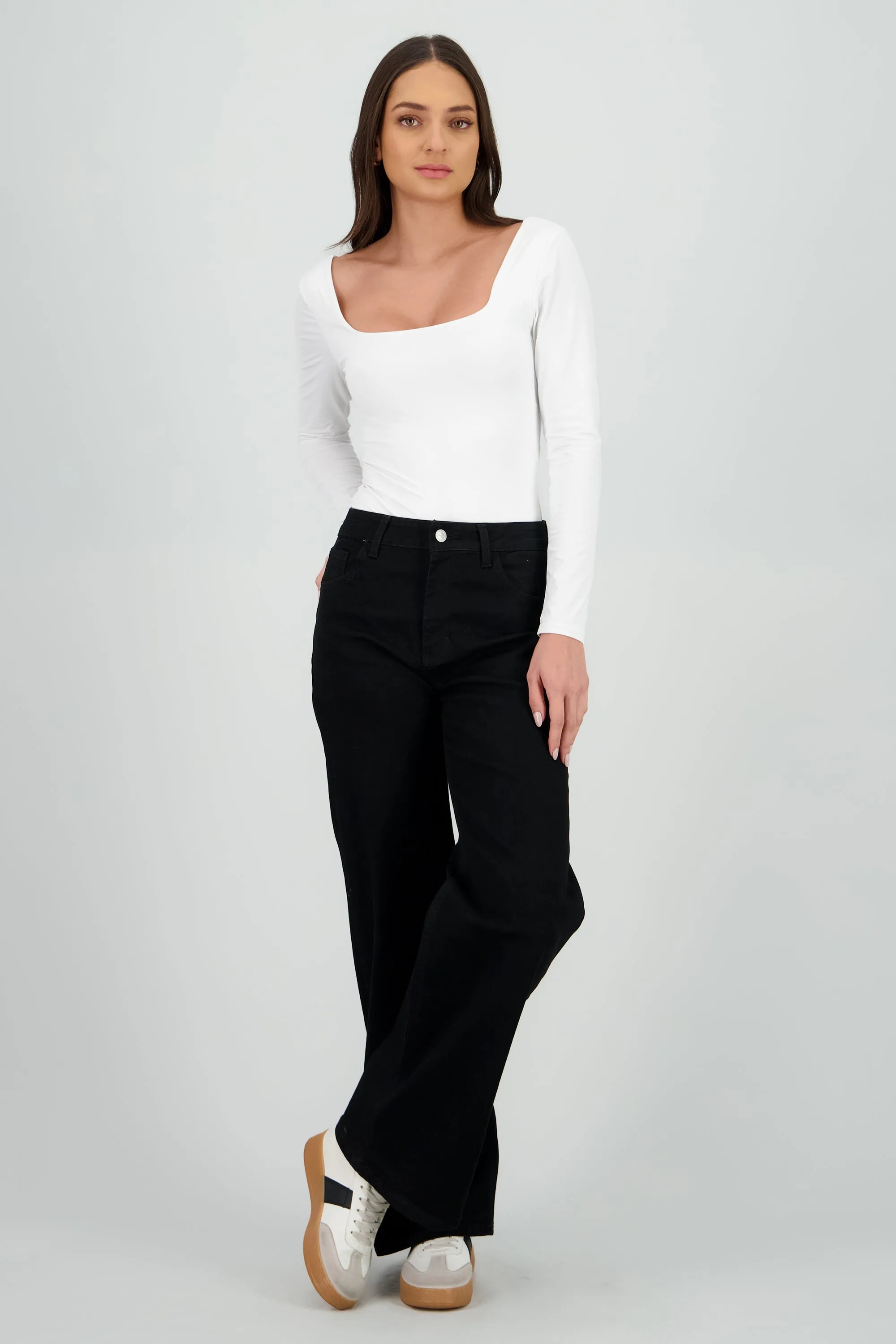 Jeans straight deslavado sold by Shasa