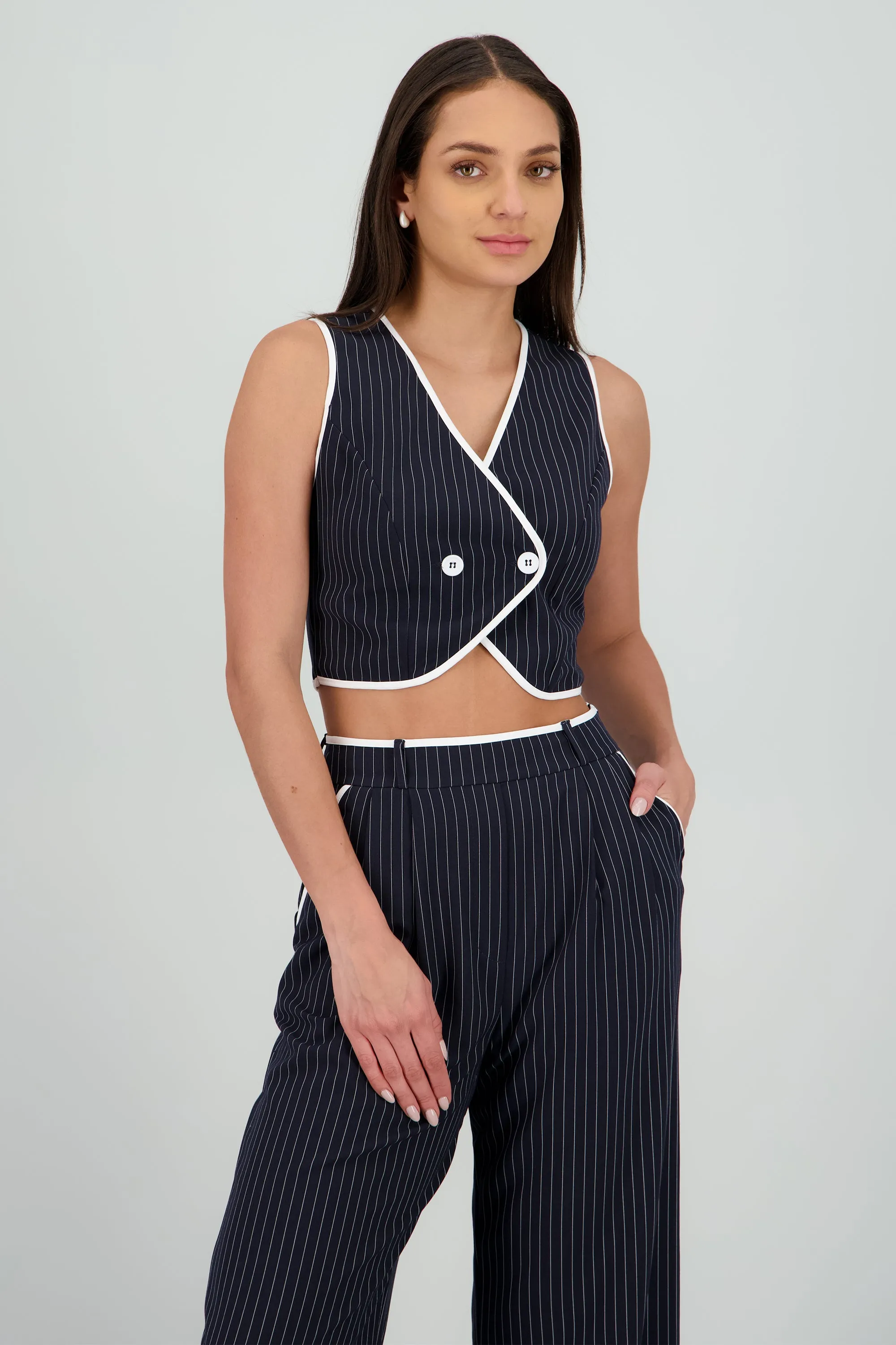 Chaleco cruzado rayas con contraste sold by Shasa