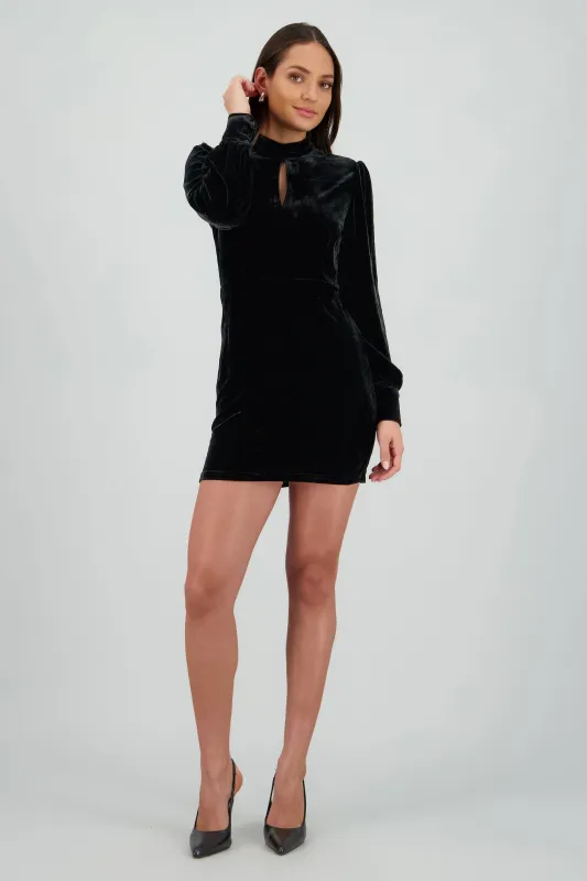 Vestido mini manga larga de velvet sold by Shasa