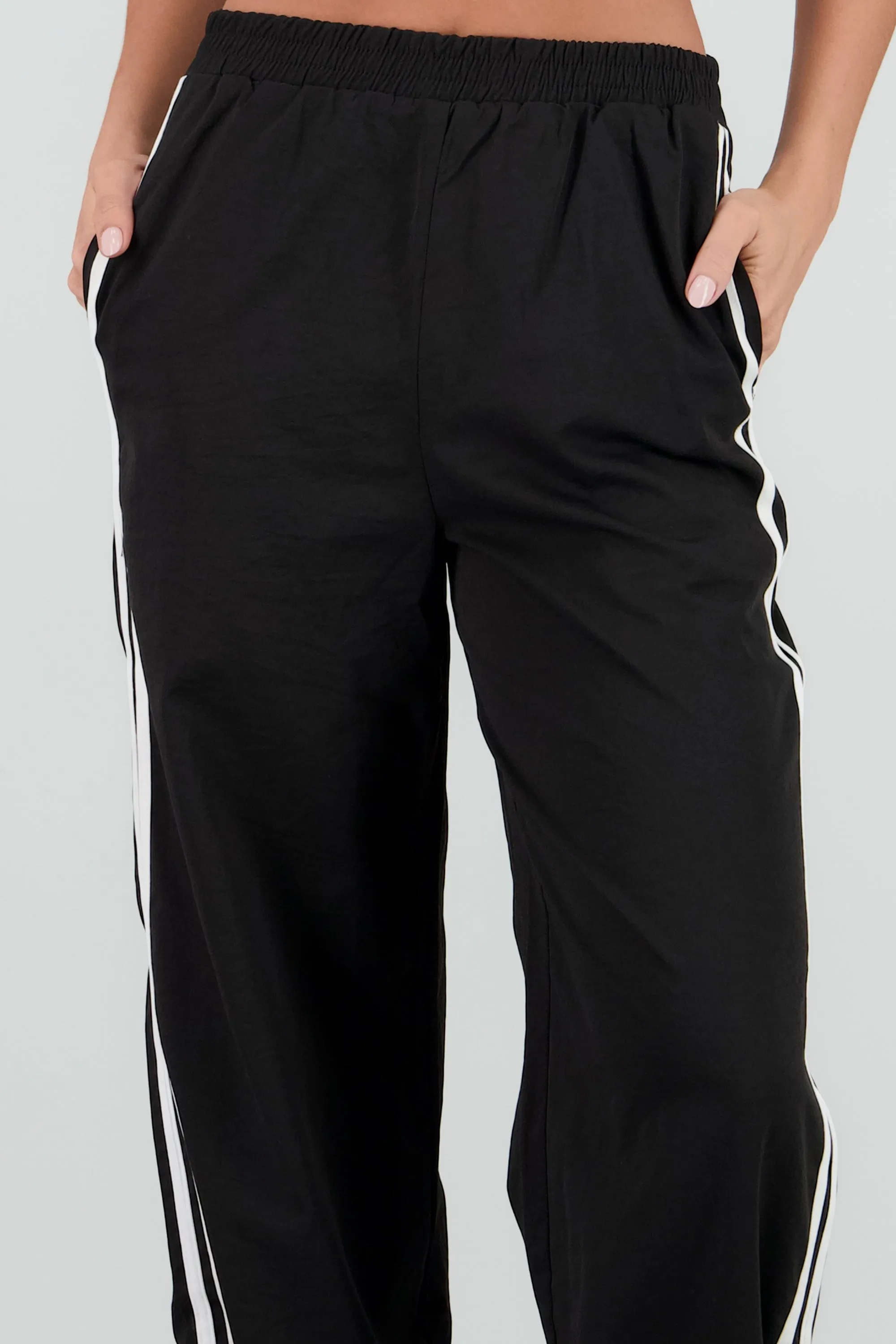 Pantalon amplio detalle contraste lineas sold by Shasa product image thumbnail 5