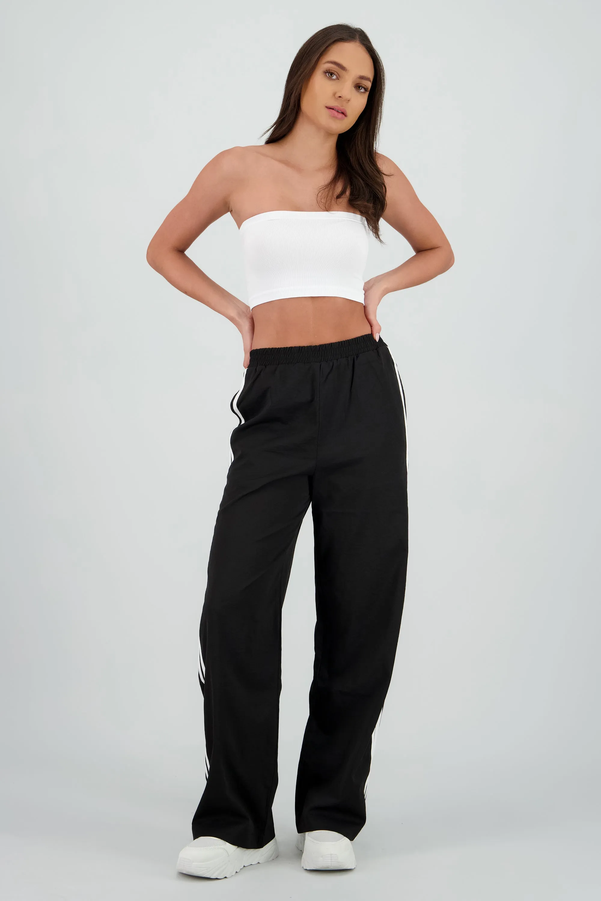 Pantalon amplio detalle contraste lineas sold by Shasa