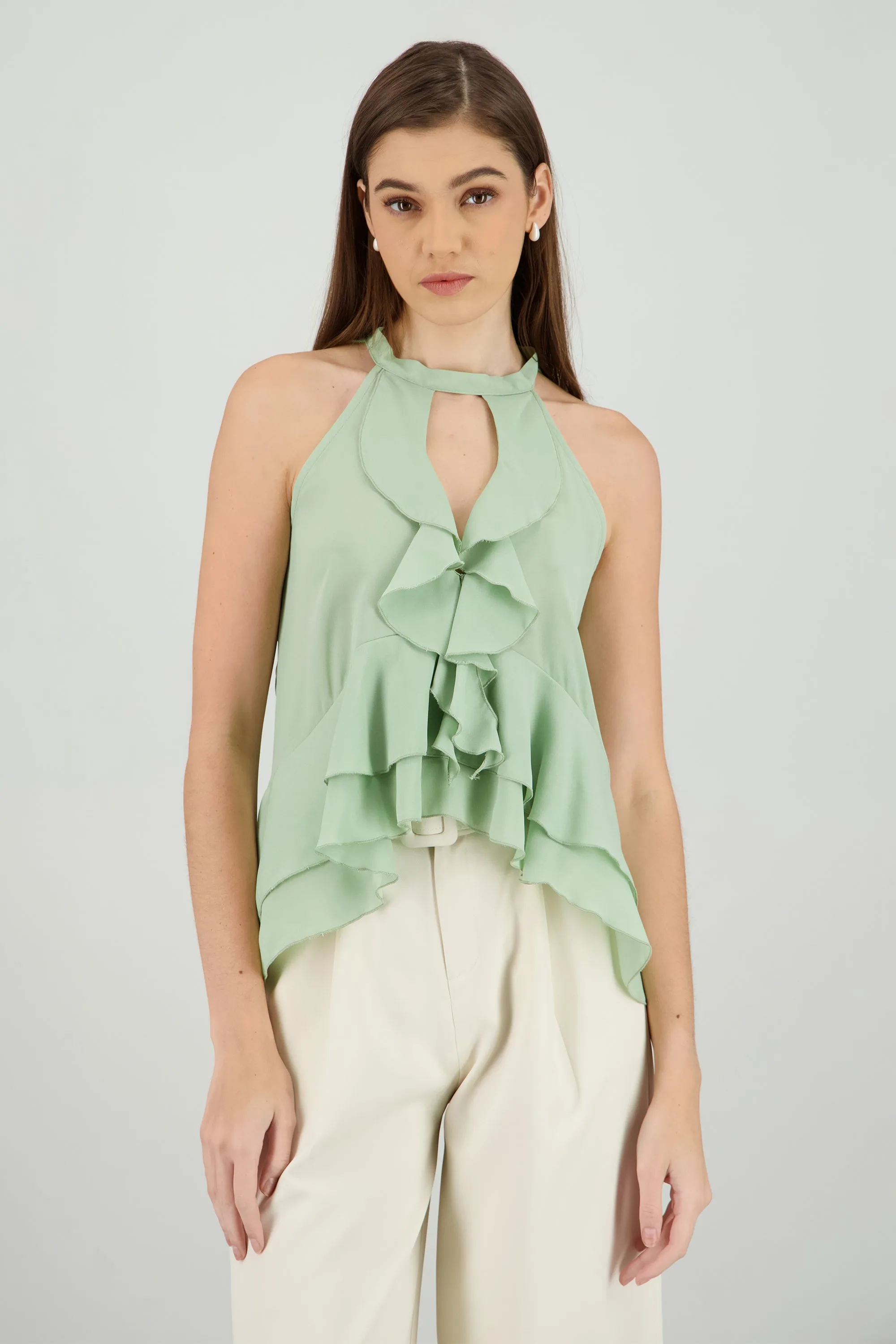 Blusa halter sin mangas con olanes sold by Shasa