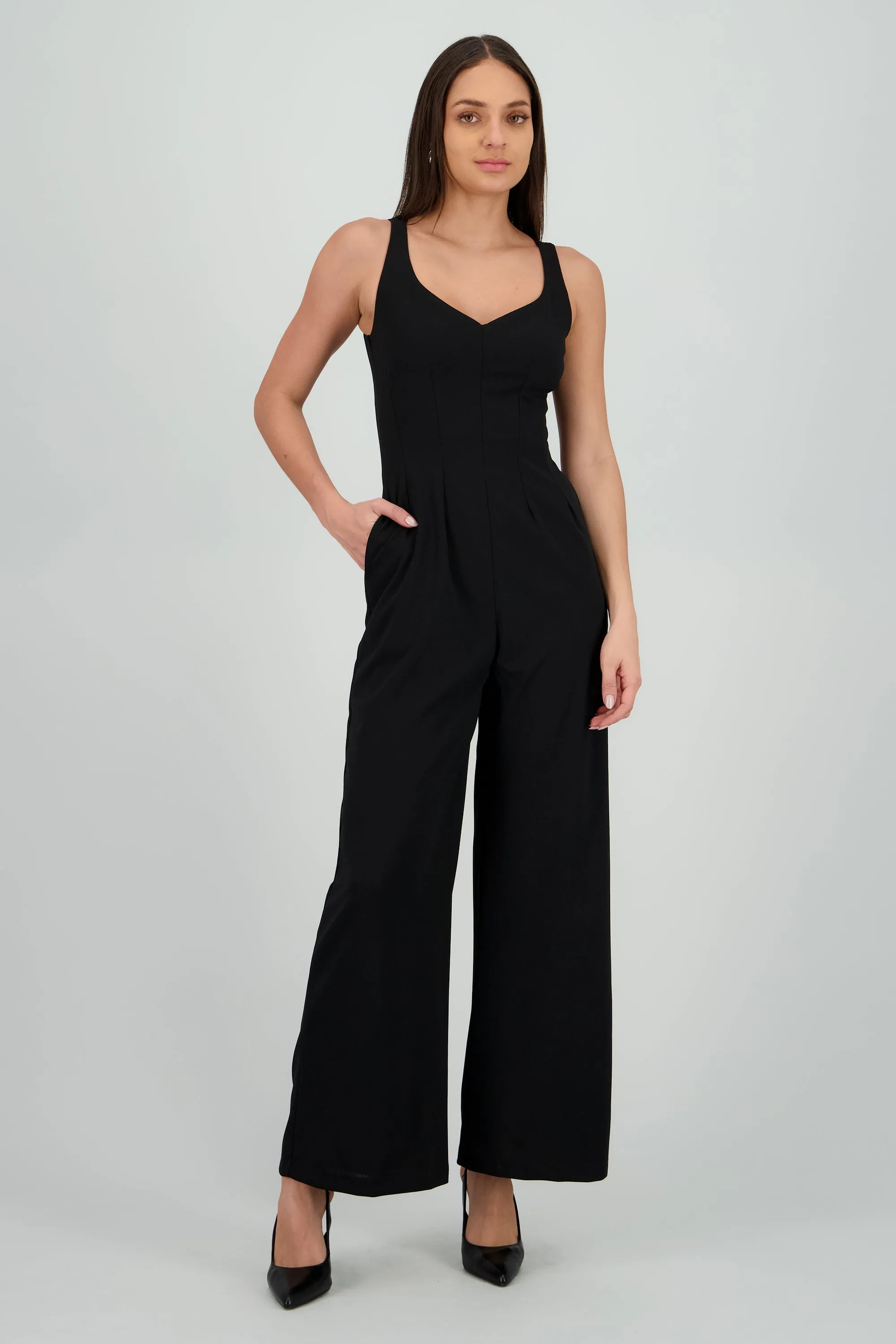 JUmpsuit sin manga escote v detalle pinzas sold by Shasa
