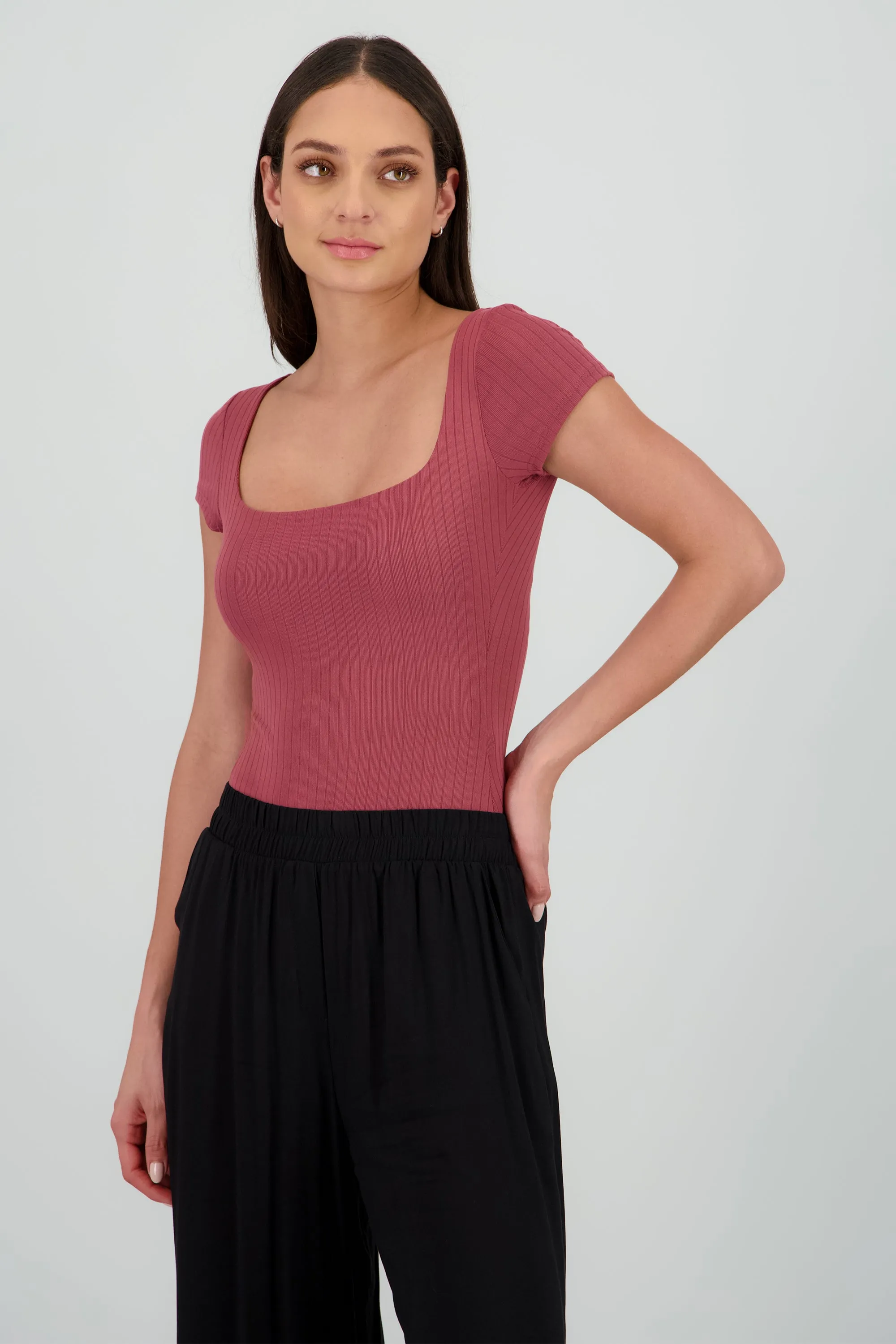 Body escote cuadrado manga corta sold by Shasa