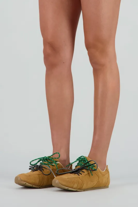 Tenis gamuza agujetas bicolor sold by Shasa