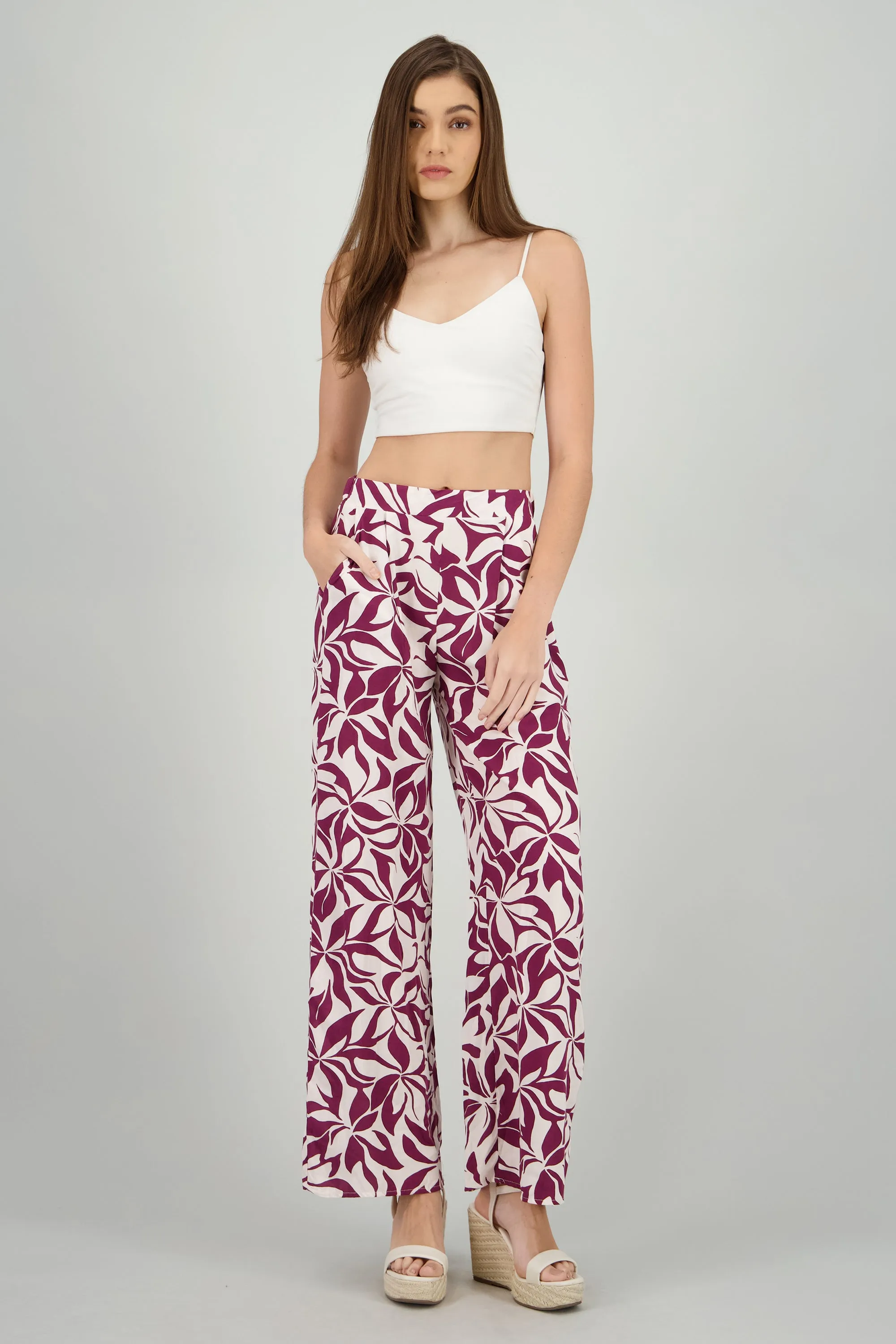 Pantalon amplio pinzas detalle estampado sold by Shasa