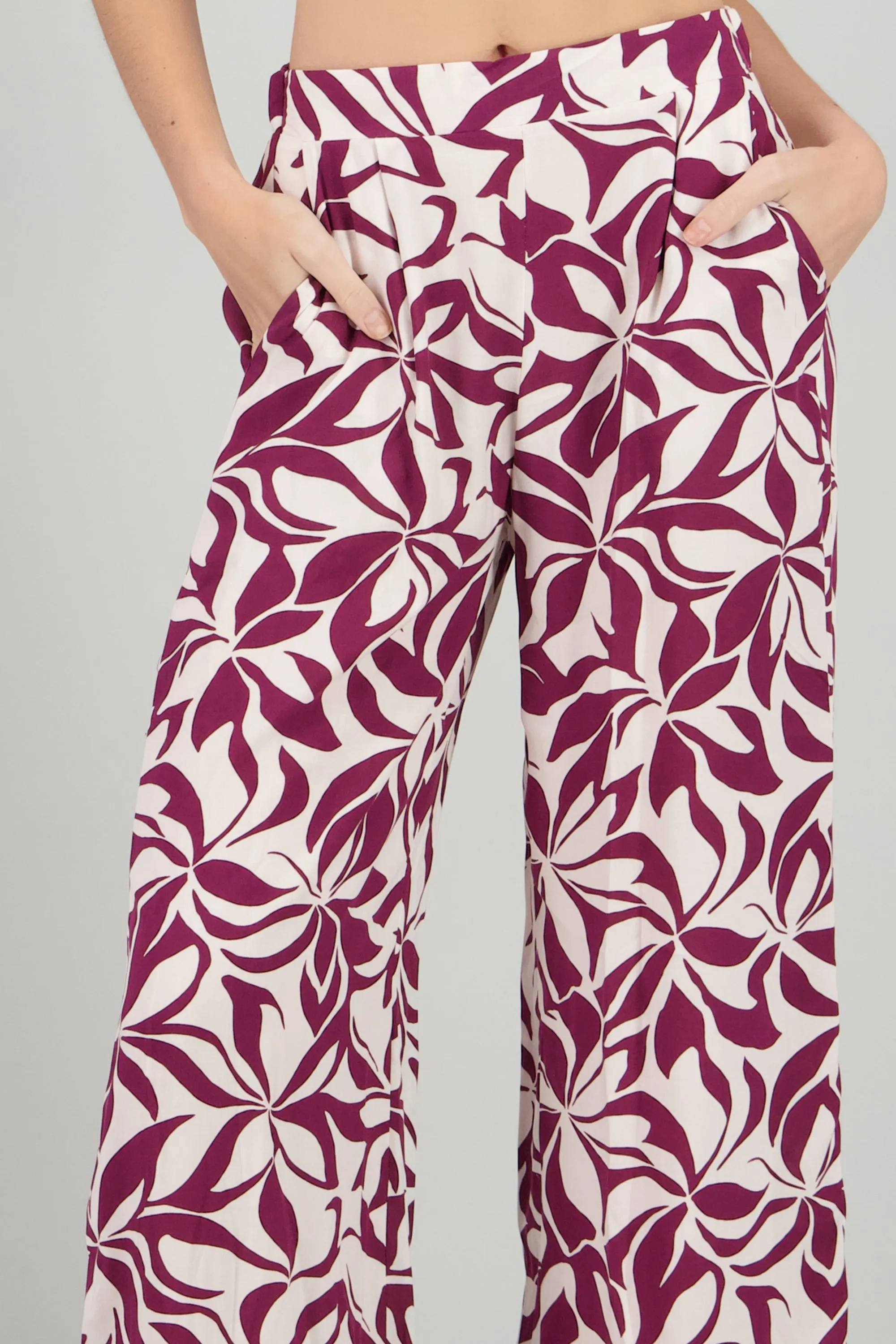 Pantalon amplio pinzas detalle estampado sold by Shasa product image thumbnail 5