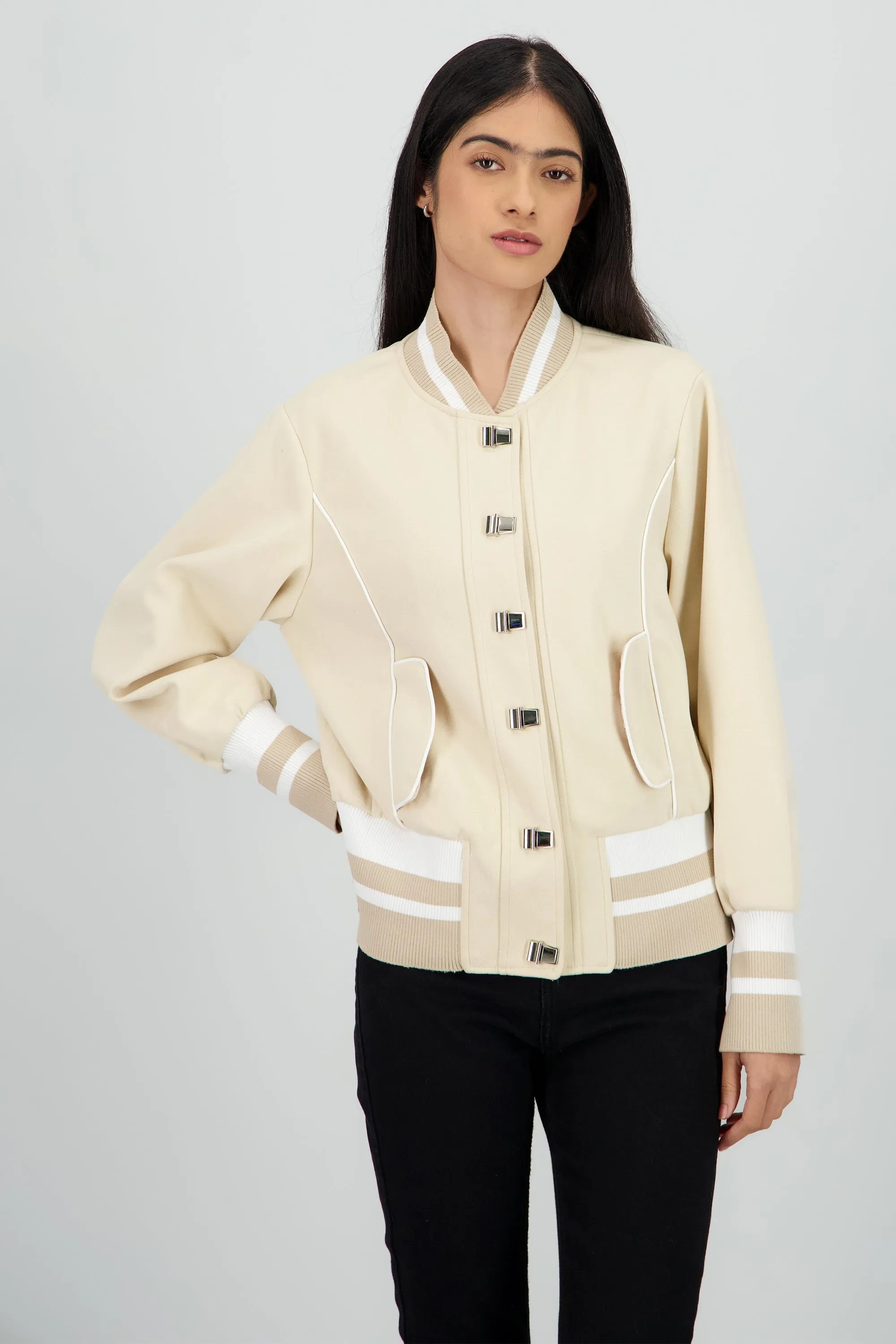 Chamarra ligera detalle contrastes sold by Shasa