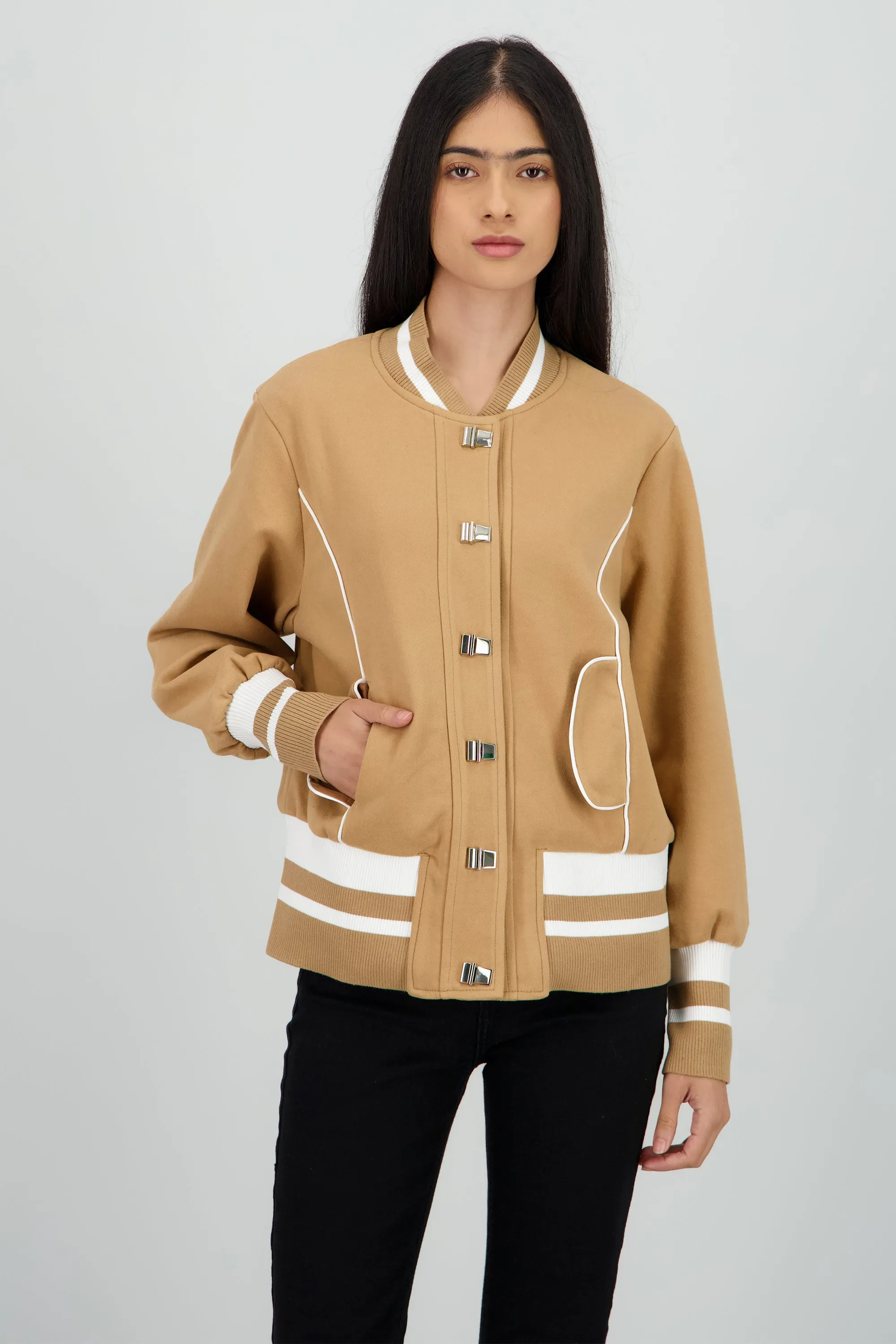 Chamarra ligera detalle contrastes sold by Shasa