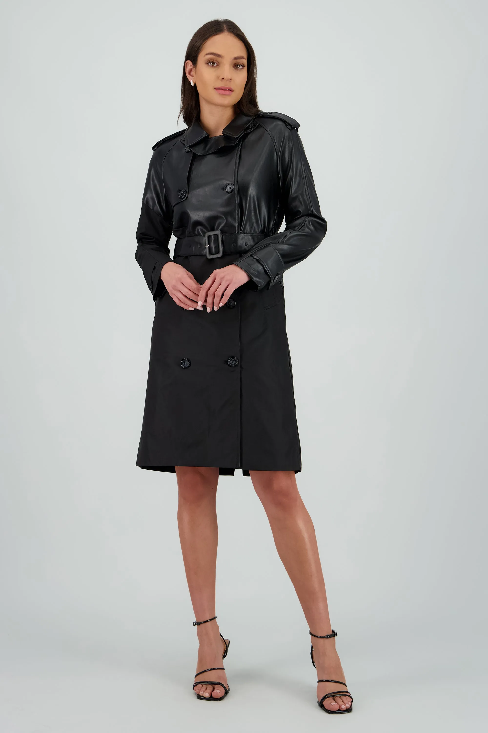 Gabardina larga contraste pu sold by Shasa