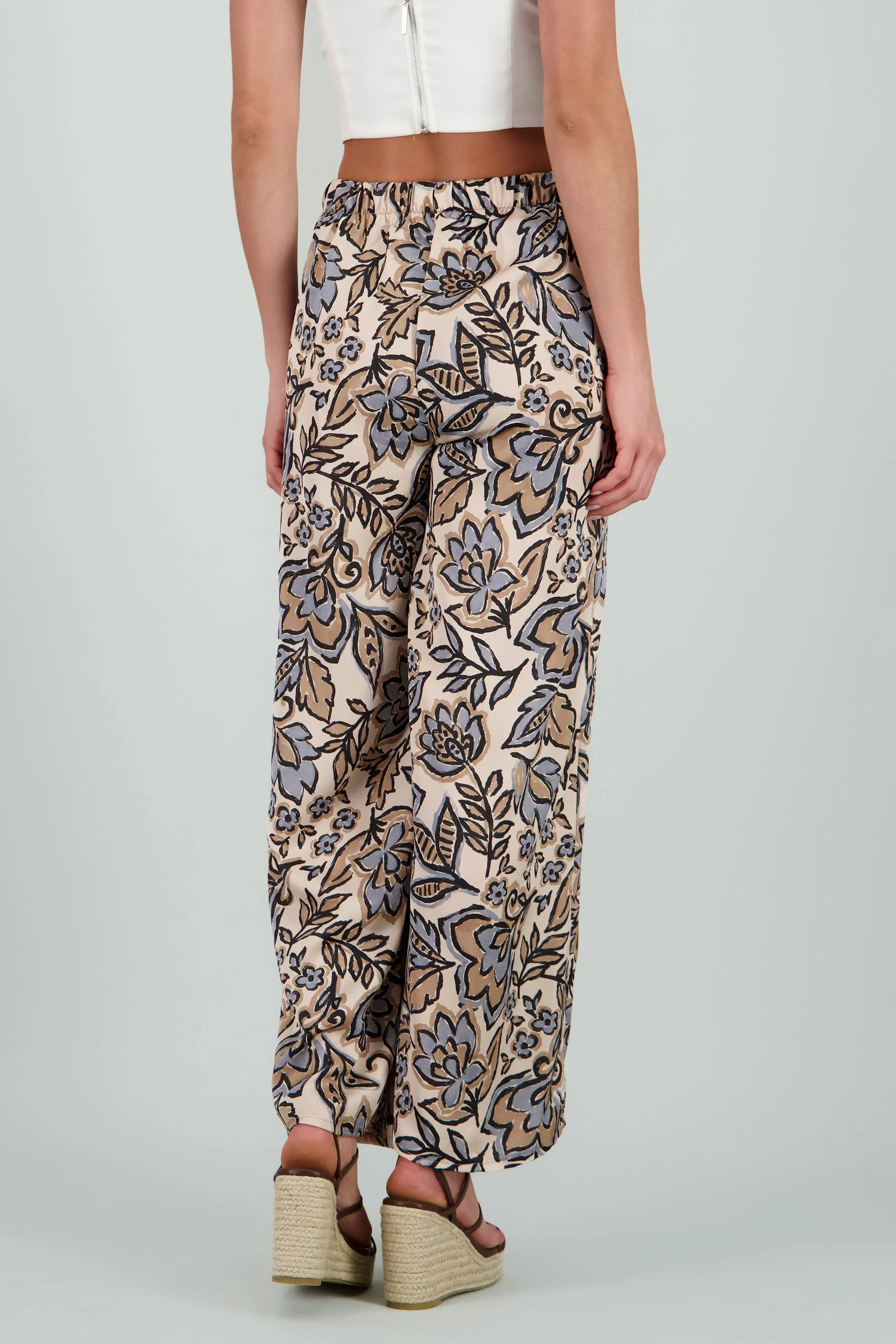 Pnatalon fluido satinado detalle pinzas sold by Shasa product image thumbnail 4