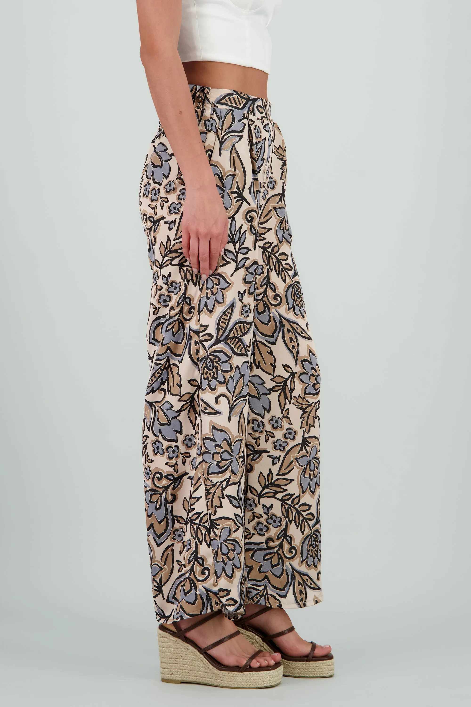 Pnatalon fluido satinado detalle pinzas sold by Shasa product image thumbnail 3