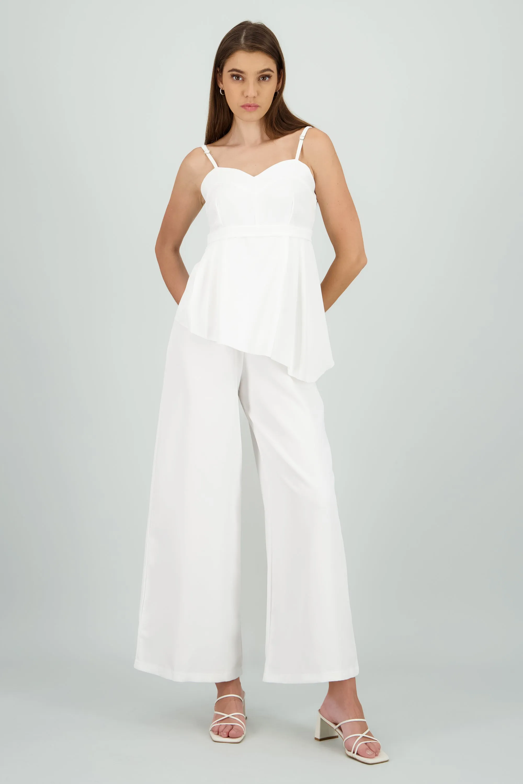 Jumpsuit detalle pelum asimetrico sold by Shasa